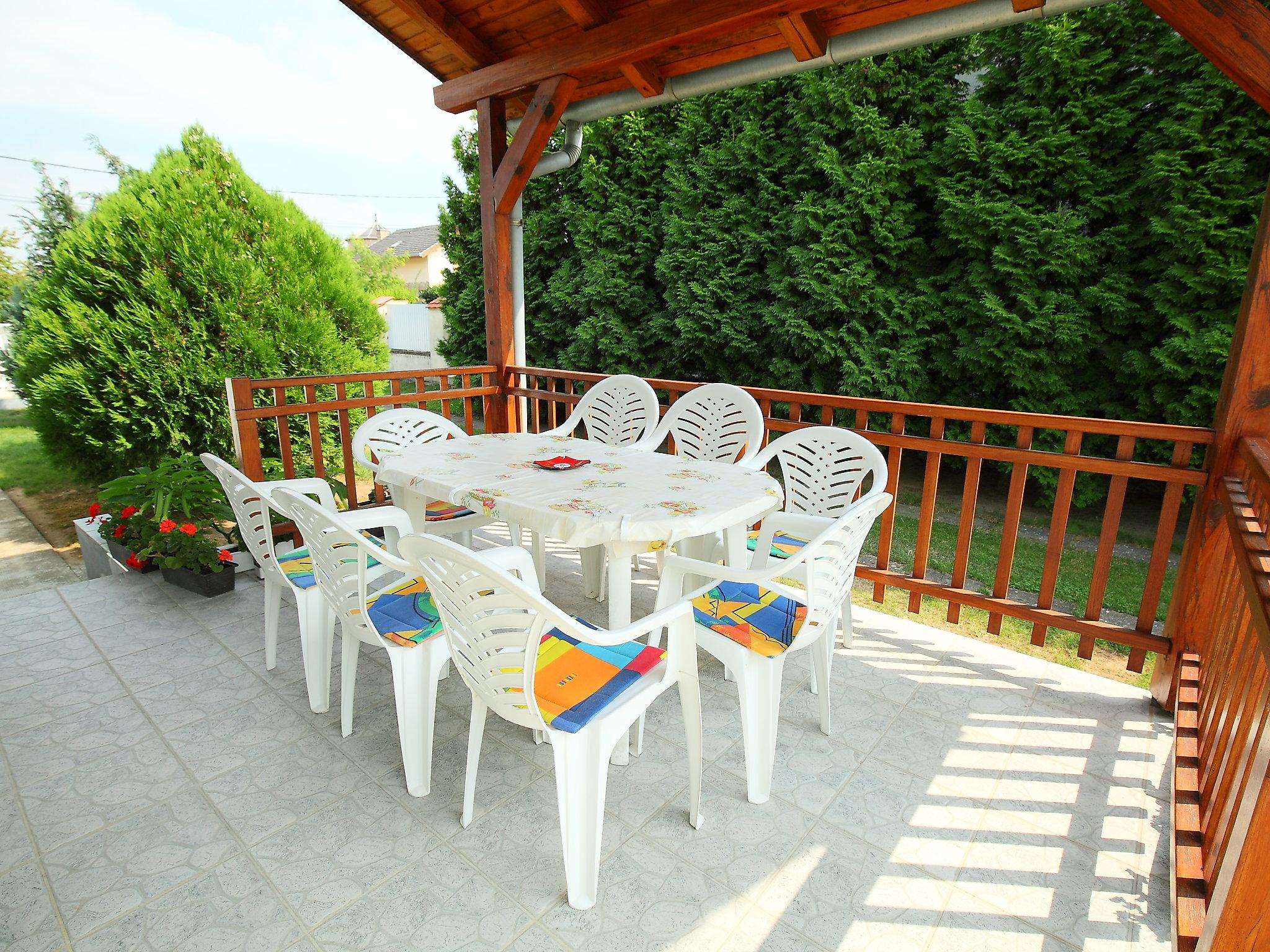 Photo 2 - 6 bedroom House in Balatonszárszó with garden and sea view