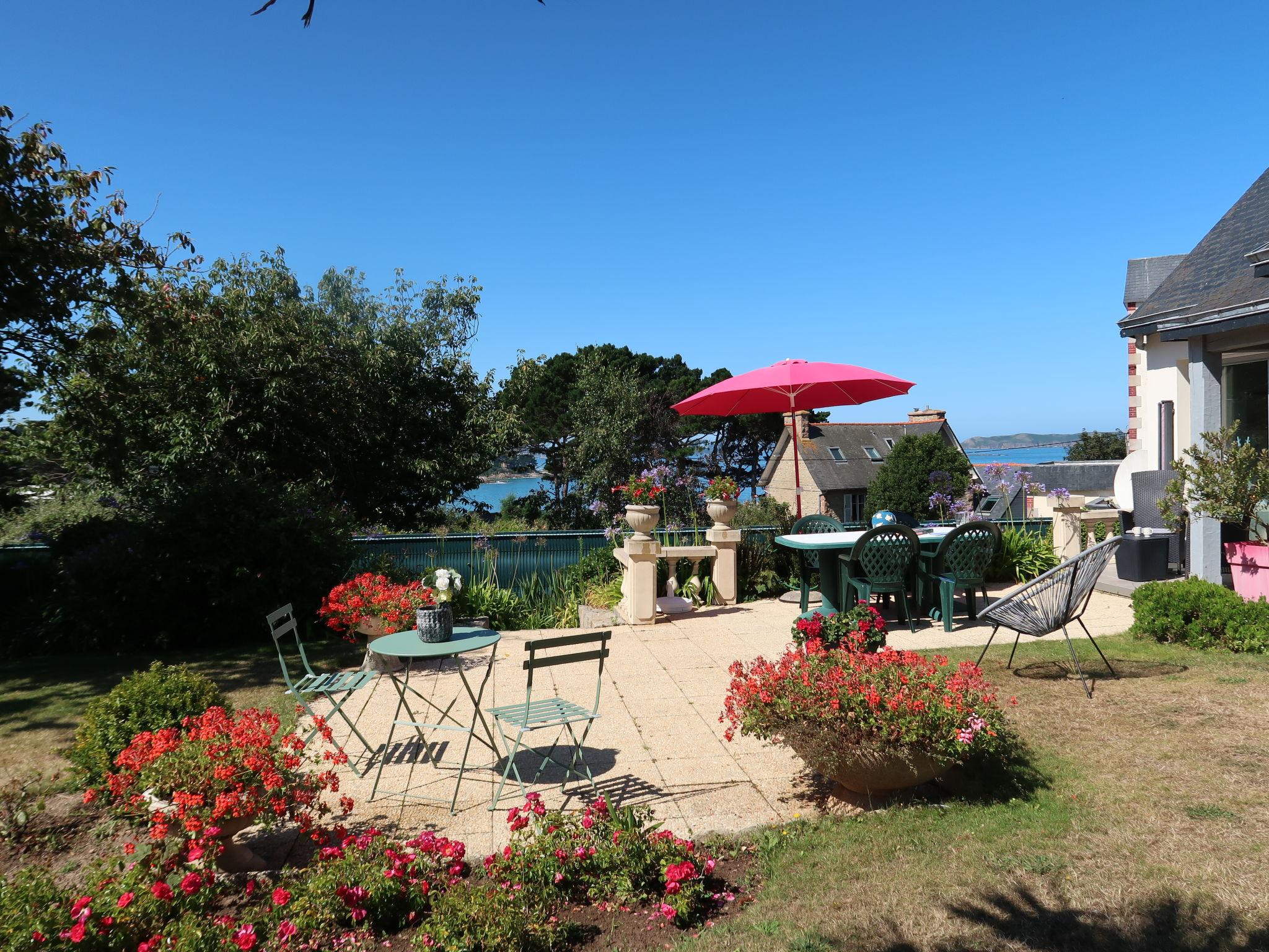 Foto 15 - Casa de 3 quartos em Trévou-Tréguignec com jardim e vistas do mar