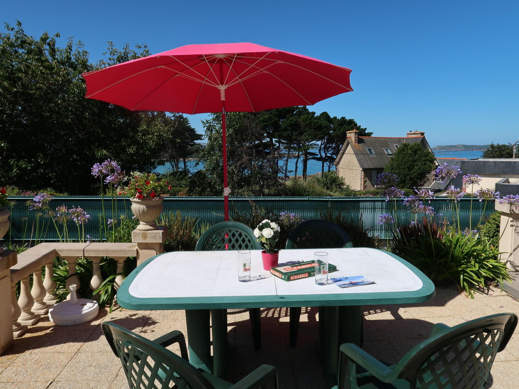 Photo 16 - Maison de 3 chambres à Trévou-Tréguignec avec jardin et vues à la mer