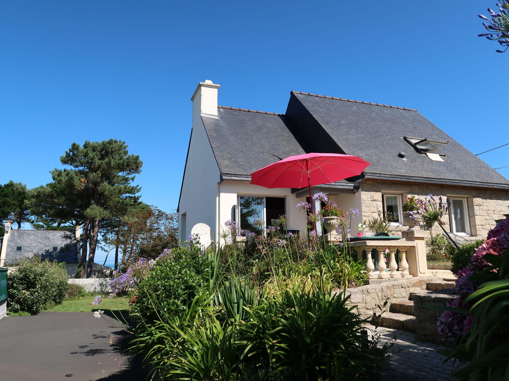 Foto 1 - Casa de 3 habitaciones en Trévou-Tréguignec con jardín y vistas al mar