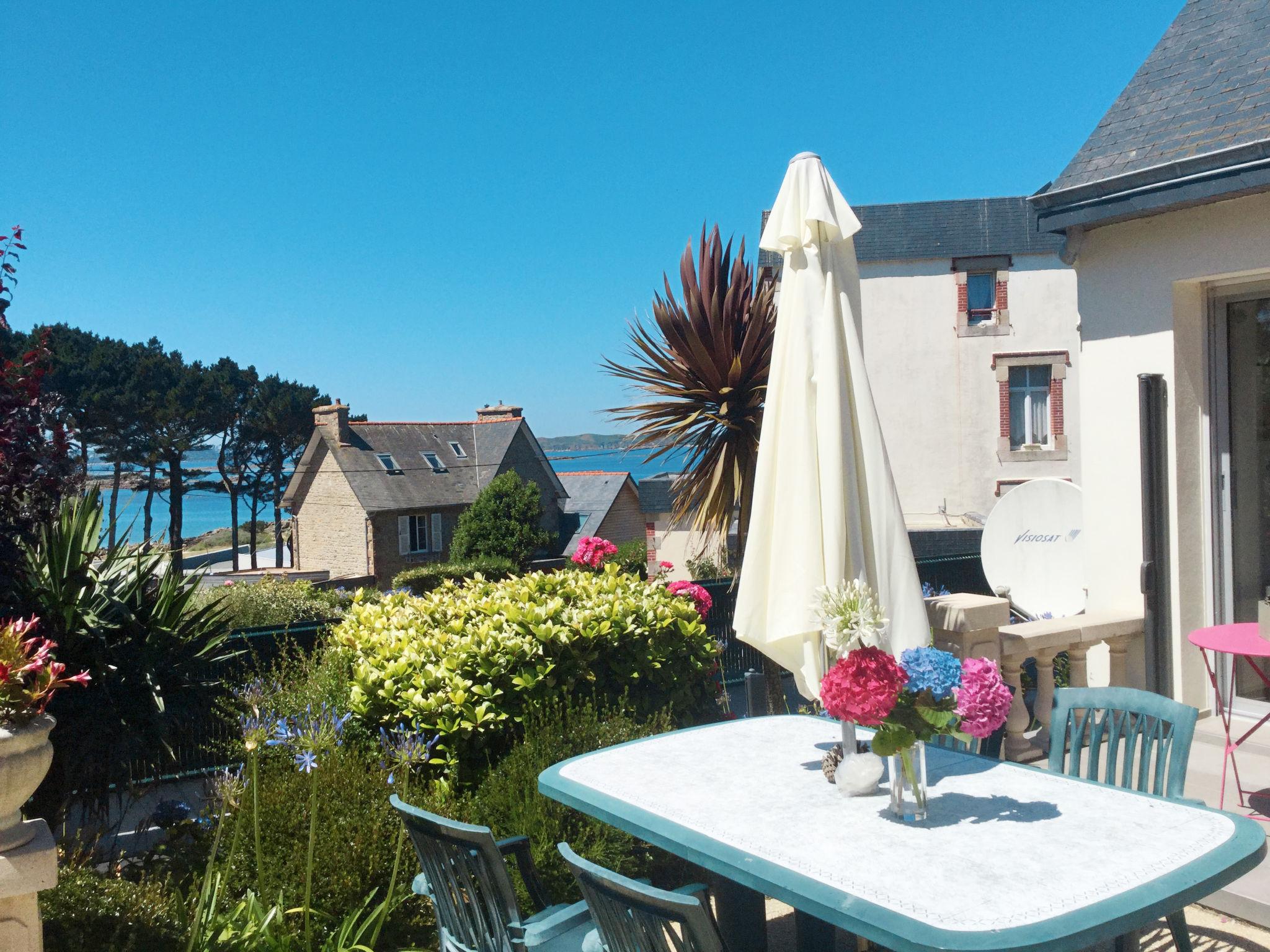 Photo 24 - Maison de 3 chambres à Trévou-Tréguignec avec jardin et vues à la mer