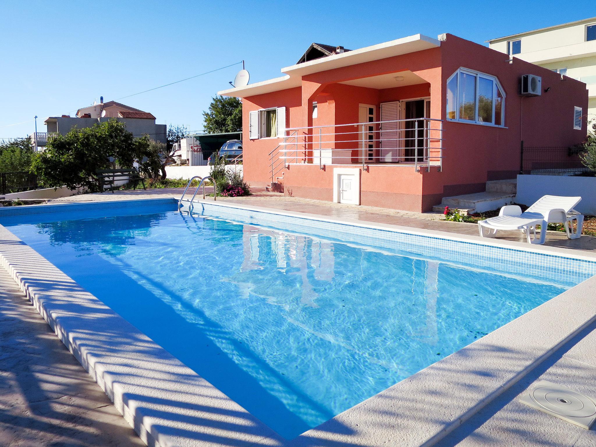 Photo 3 - Maison de 3 chambres à Rogoznica avec piscine privée et vues à la mer