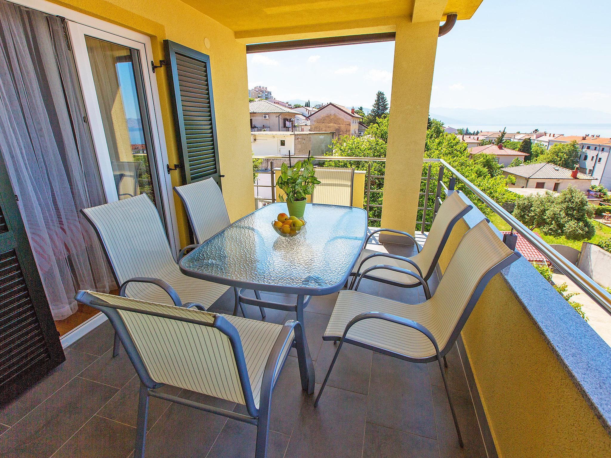 Photo 2 - 3 bedroom Apartment in Novi Vinodolski with swimming pool and sea view