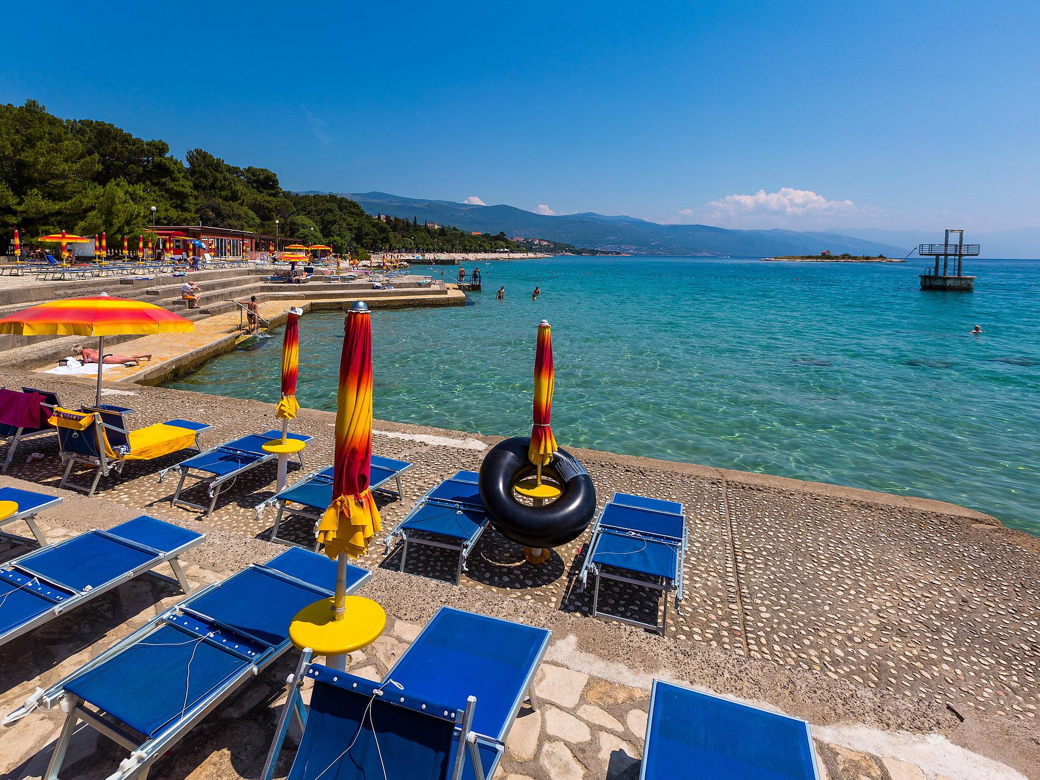 Foto 26 - Appartamento con 2 camere da letto a Novi Vinodolski con piscina e terrazza