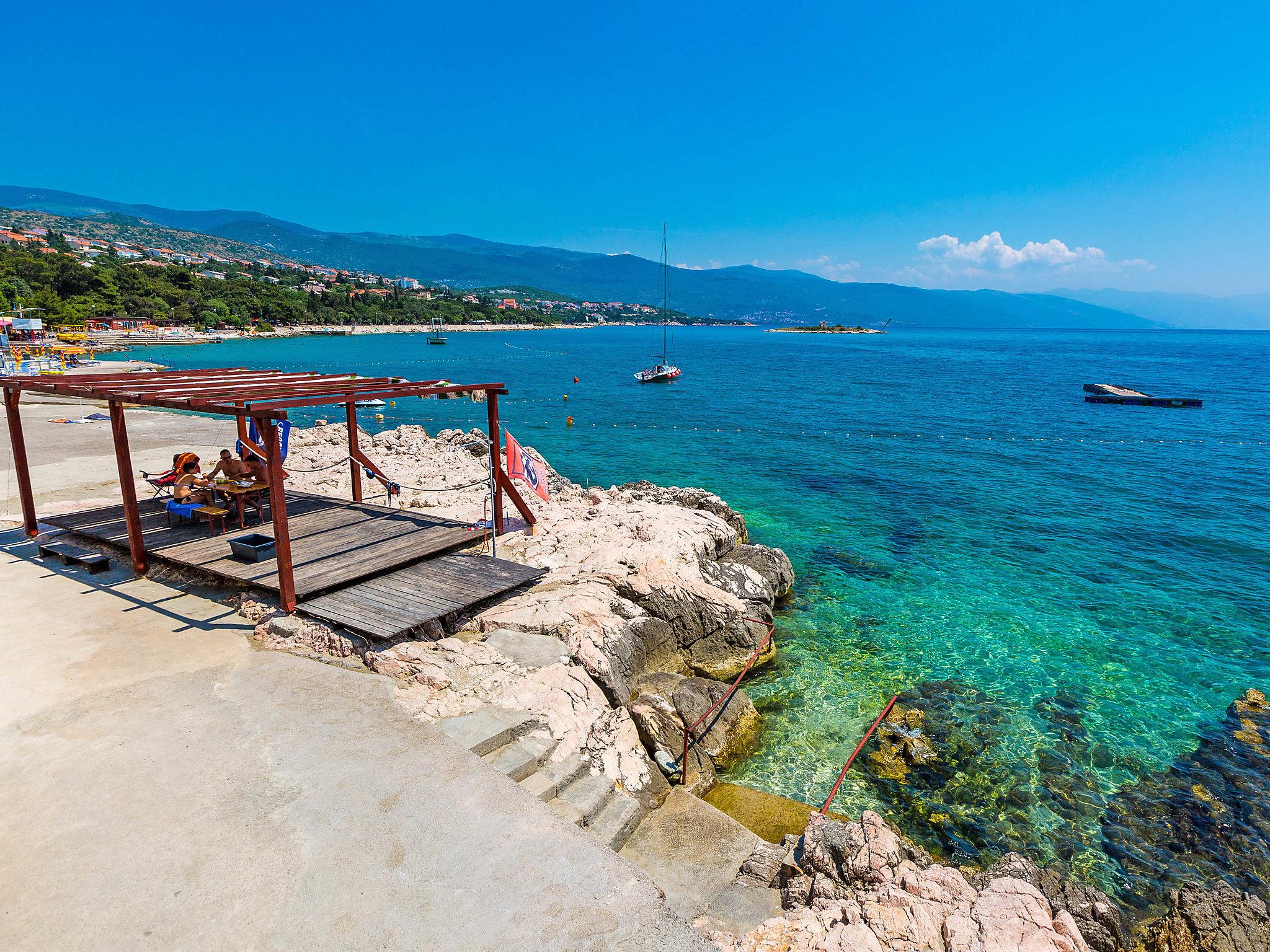 Foto 24 - Appartamento con 3 camere da letto a Novi Vinodolski con piscina e vista mare