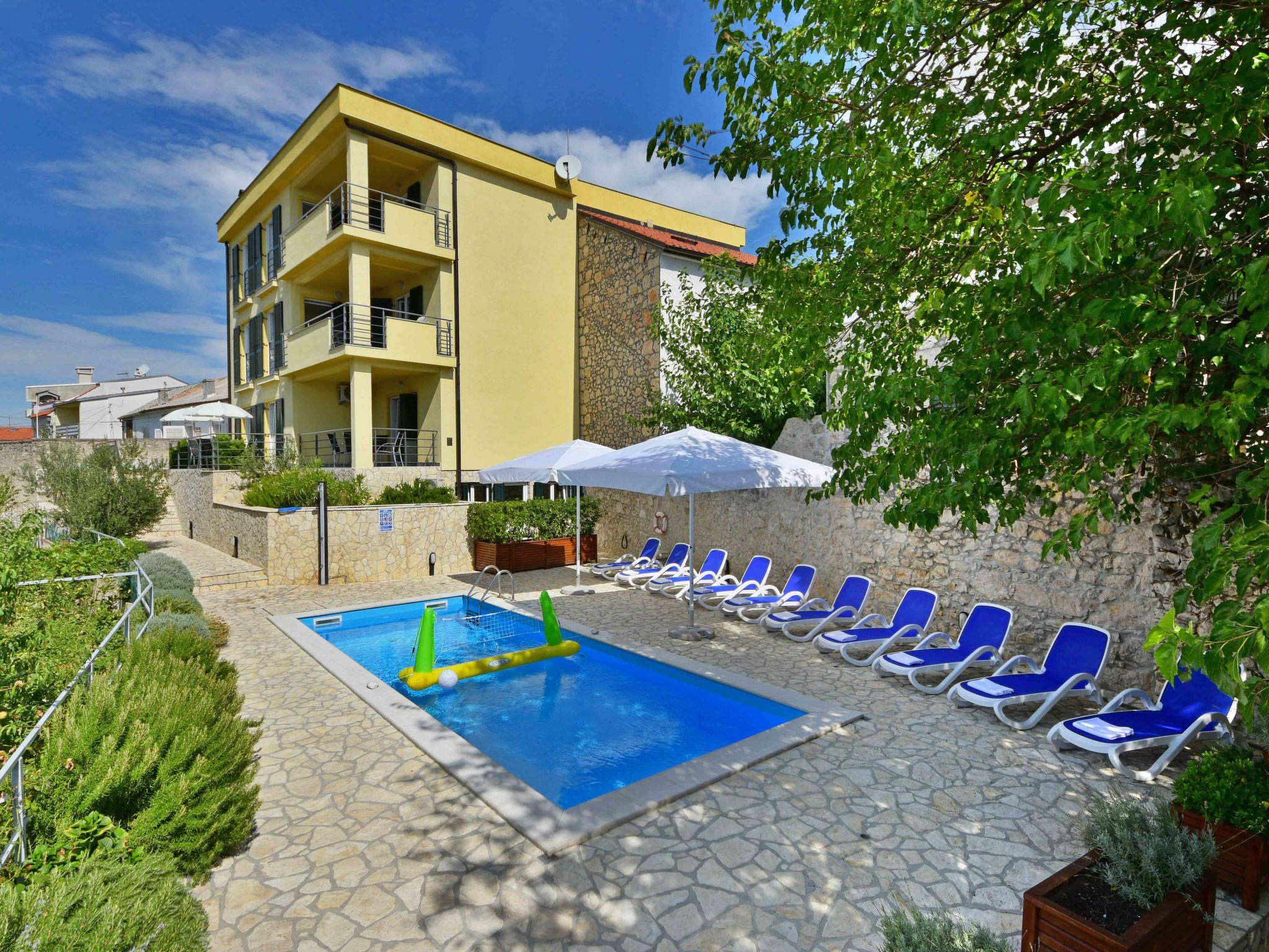 Photo 1 - Appartement de 2 chambres à Novi Vinodolski avec piscine et vues à la mer
