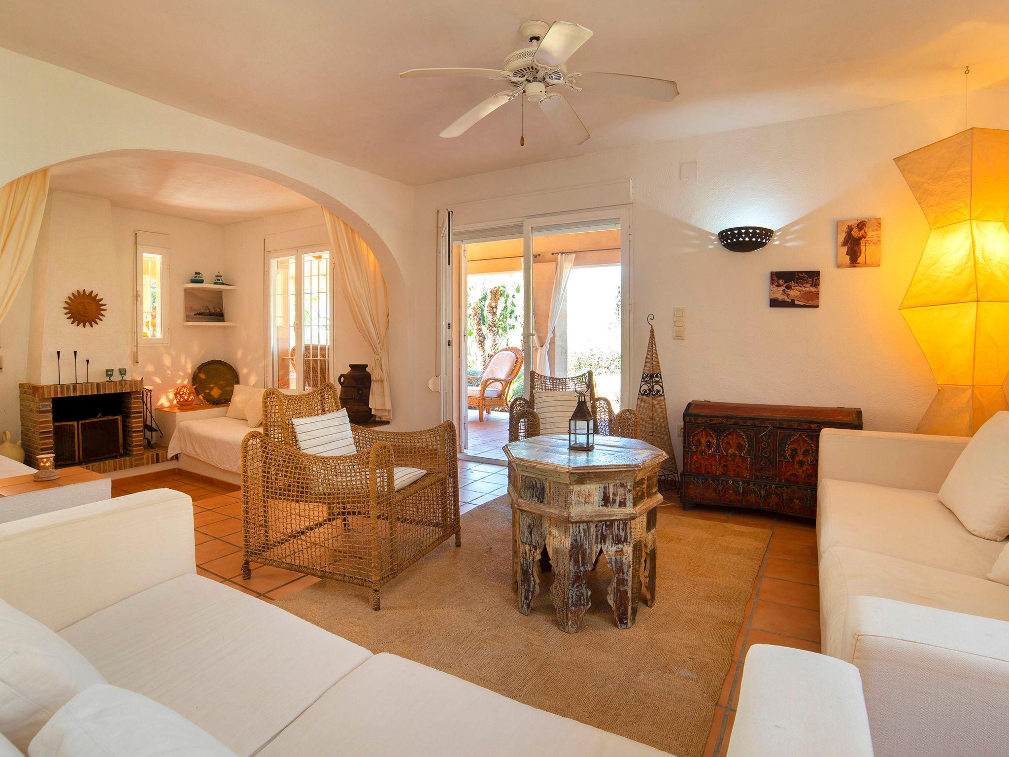 Photo 3 - 2 bedroom House in Calp with private pool and sea view
