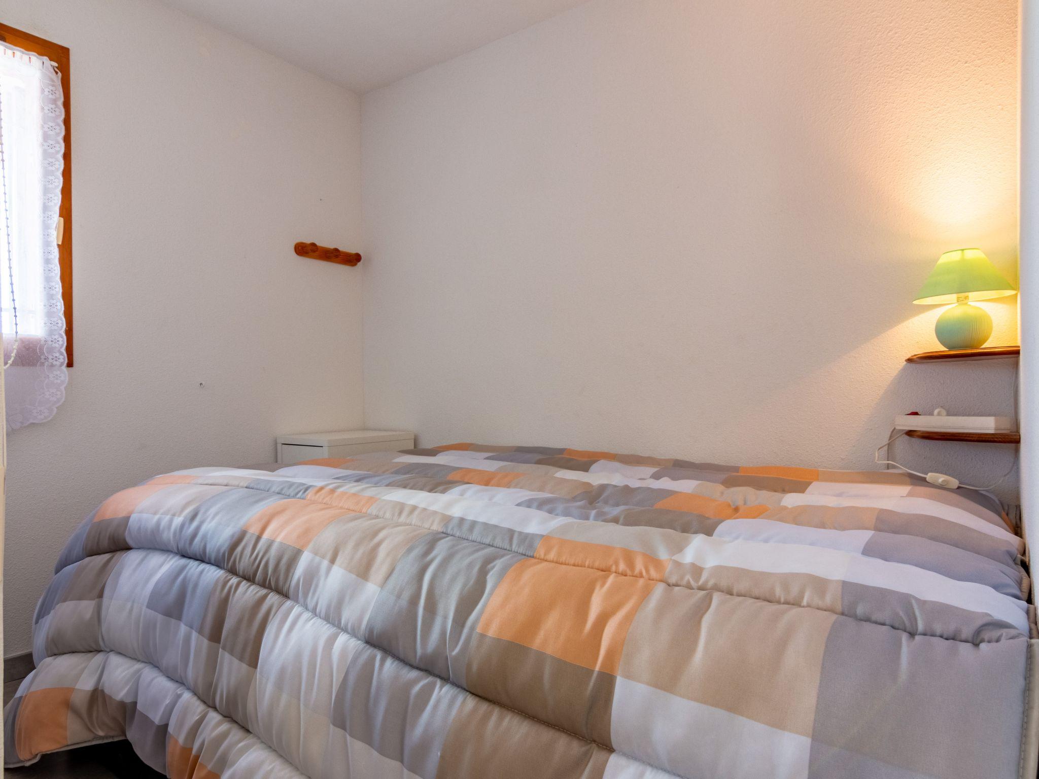Foto 11 - Appartamento con 1 camera da letto a Le Barcarès con vista mare