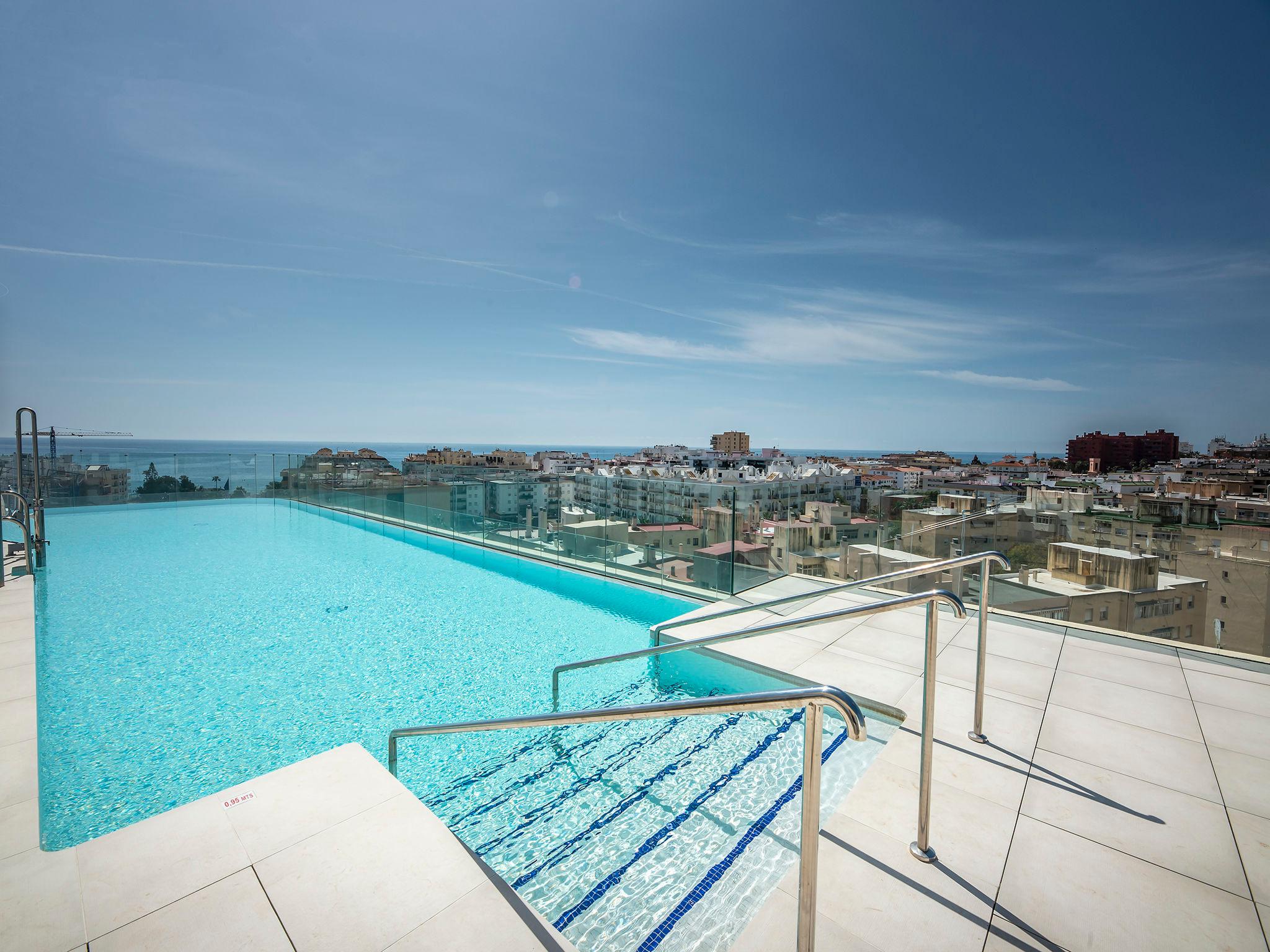 Foto 1 - Appartamento con 2 camere da letto a Estepona con piscina e vista mare