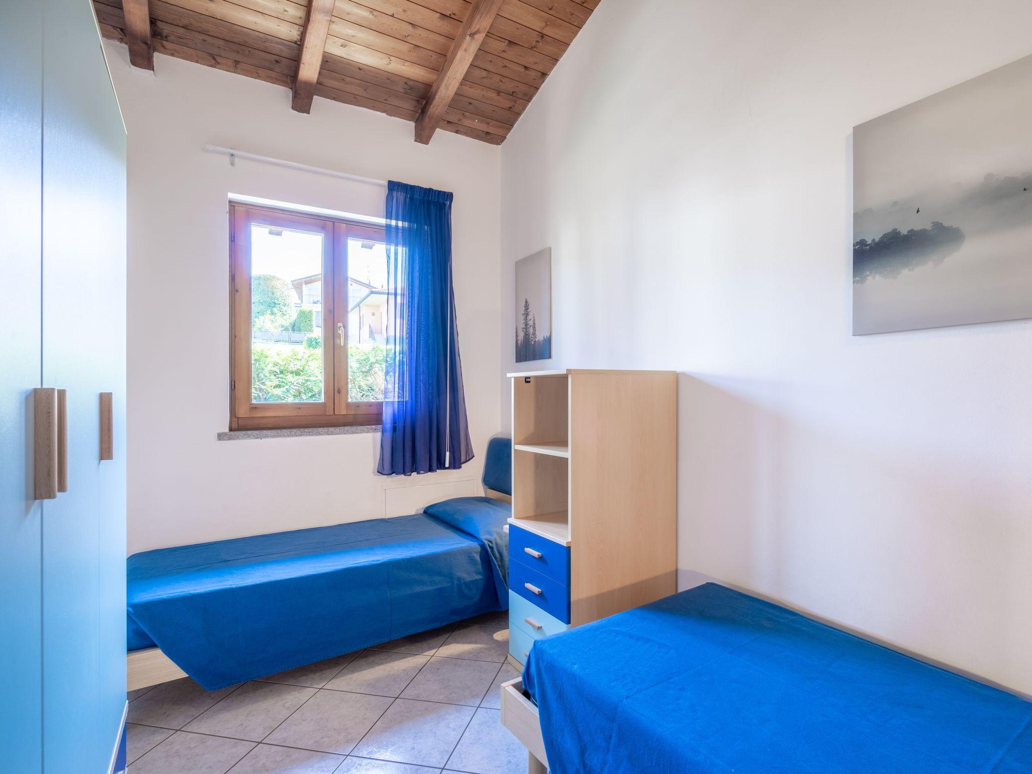 Foto 15 - Apartamento de 2 quartos em Luino com piscina e vista para a montanha