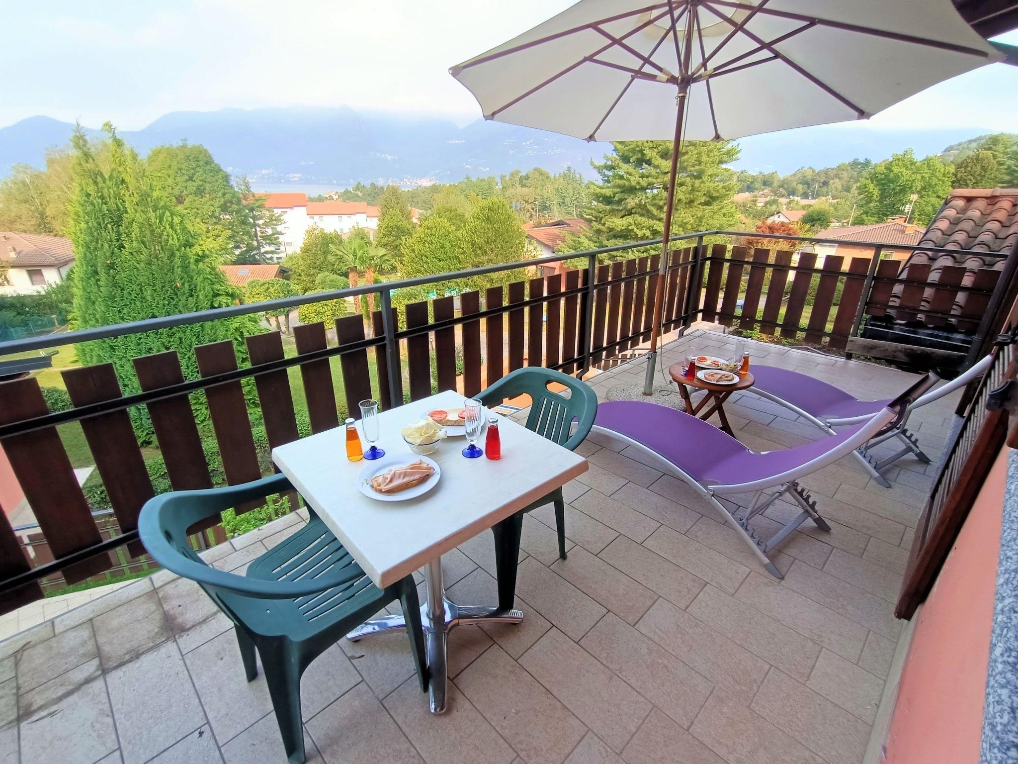 Foto 4 - Apartment mit 2 Schlafzimmern in Luino mit schwimmbad und blick auf die berge