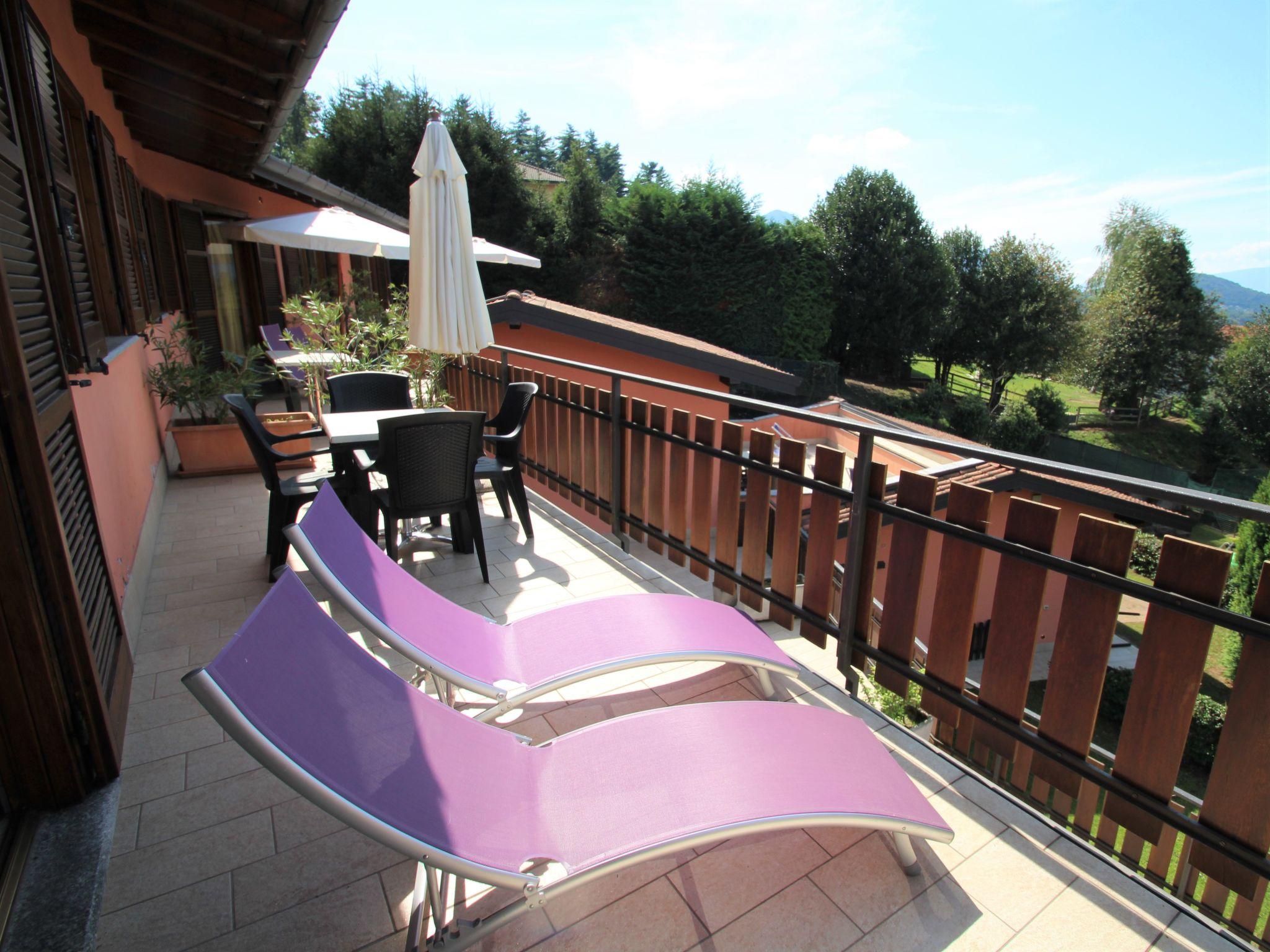 Photo 18 - 2 bedroom Apartment in Luino with swimming pool and garden