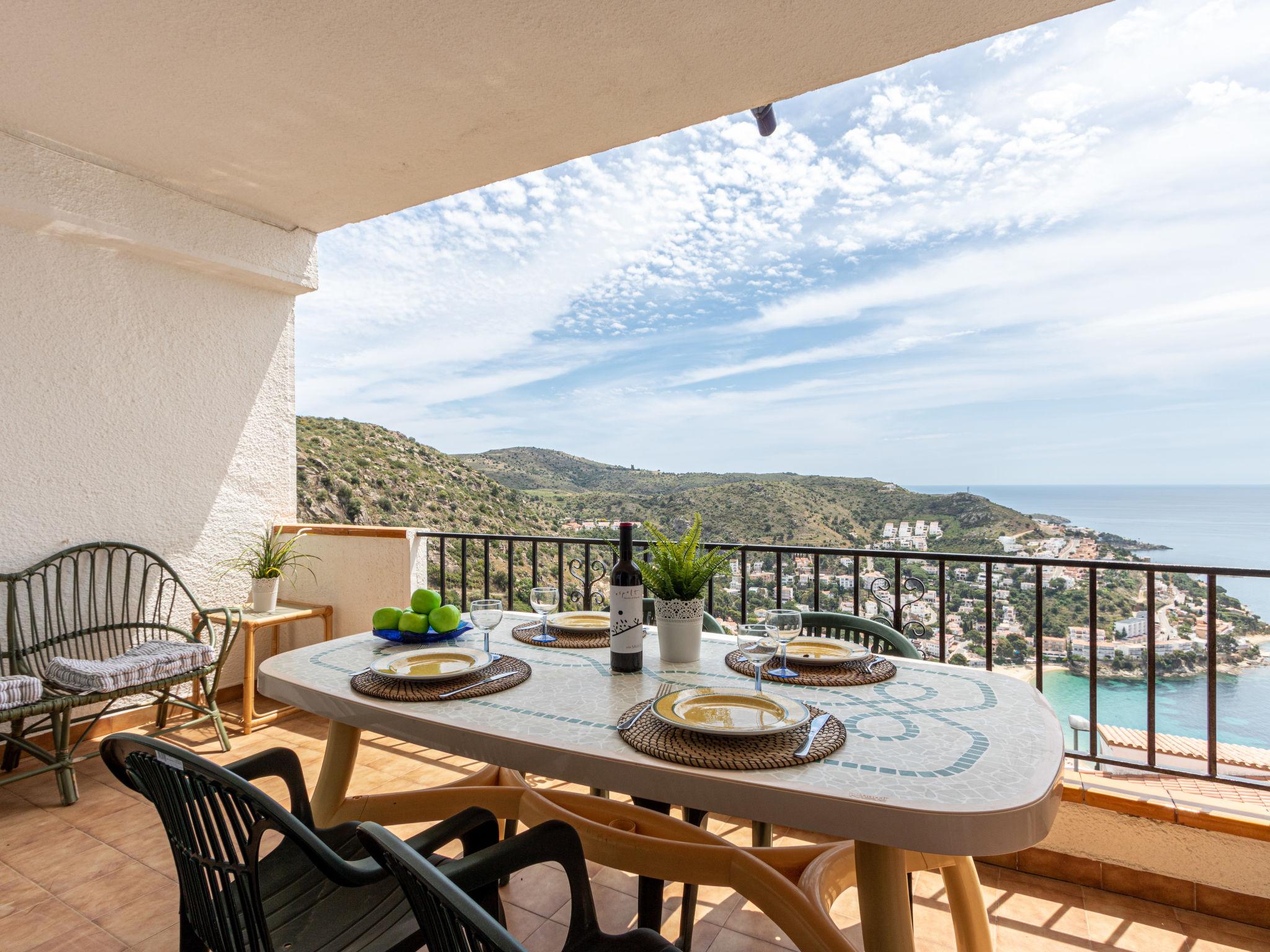 Photo 1 - 2 bedroom Apartment in Roses with terrace and sea view