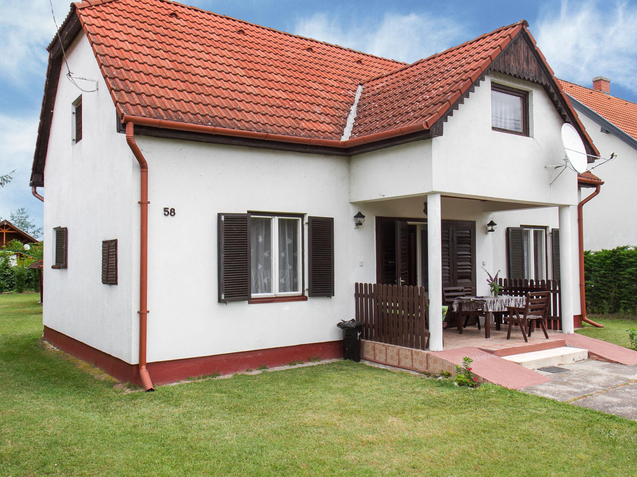 Photo 1 - Maison de 4 chambres à Balatonmáriafürdő avec jardin et terrasse