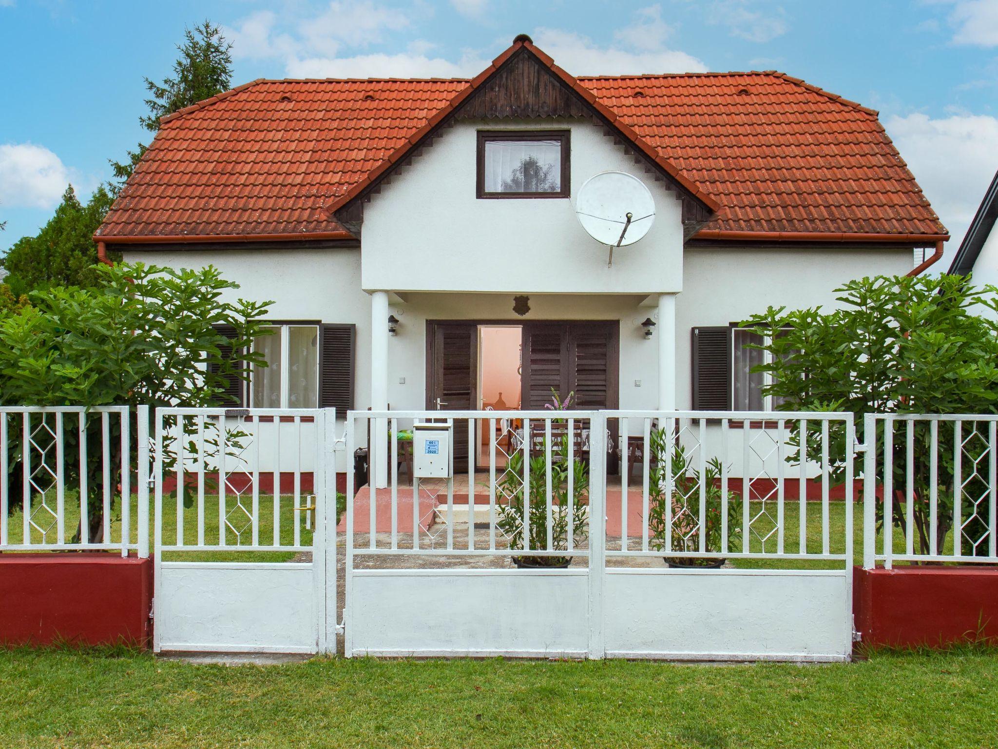 Foto 18 - Casa con 4 camere da letto a Balatonmáriafürdő con giardino e terrazza