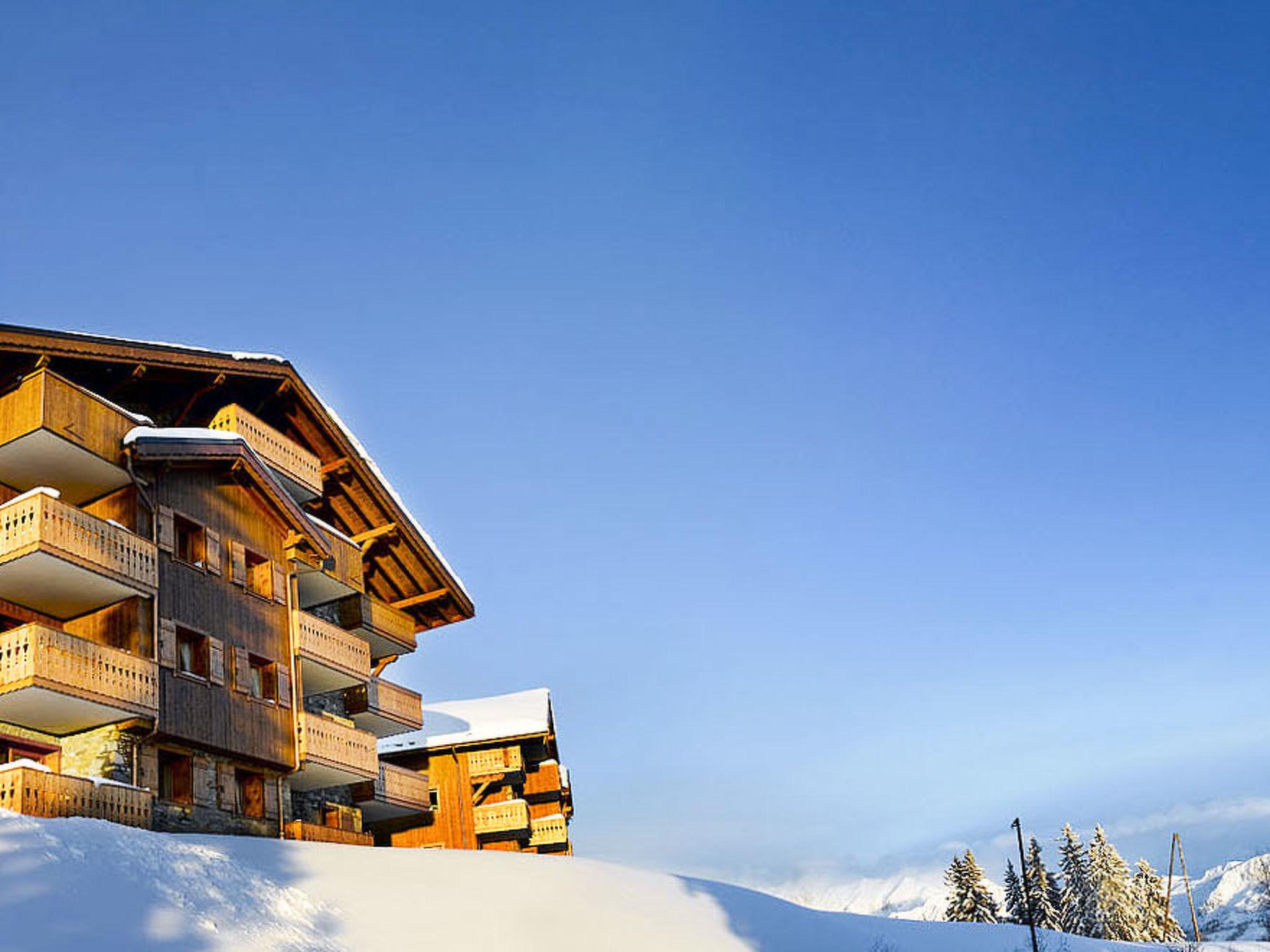 Foto 12 - Apartamento de 3 habitaciones en Villard-sur-Doron con piscina y vistas a la montaña