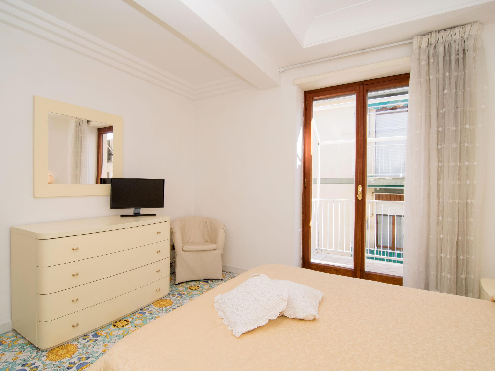 Foto 15 - Appartamento con 2 camere da letto a Sorrento con piscina e vista mare