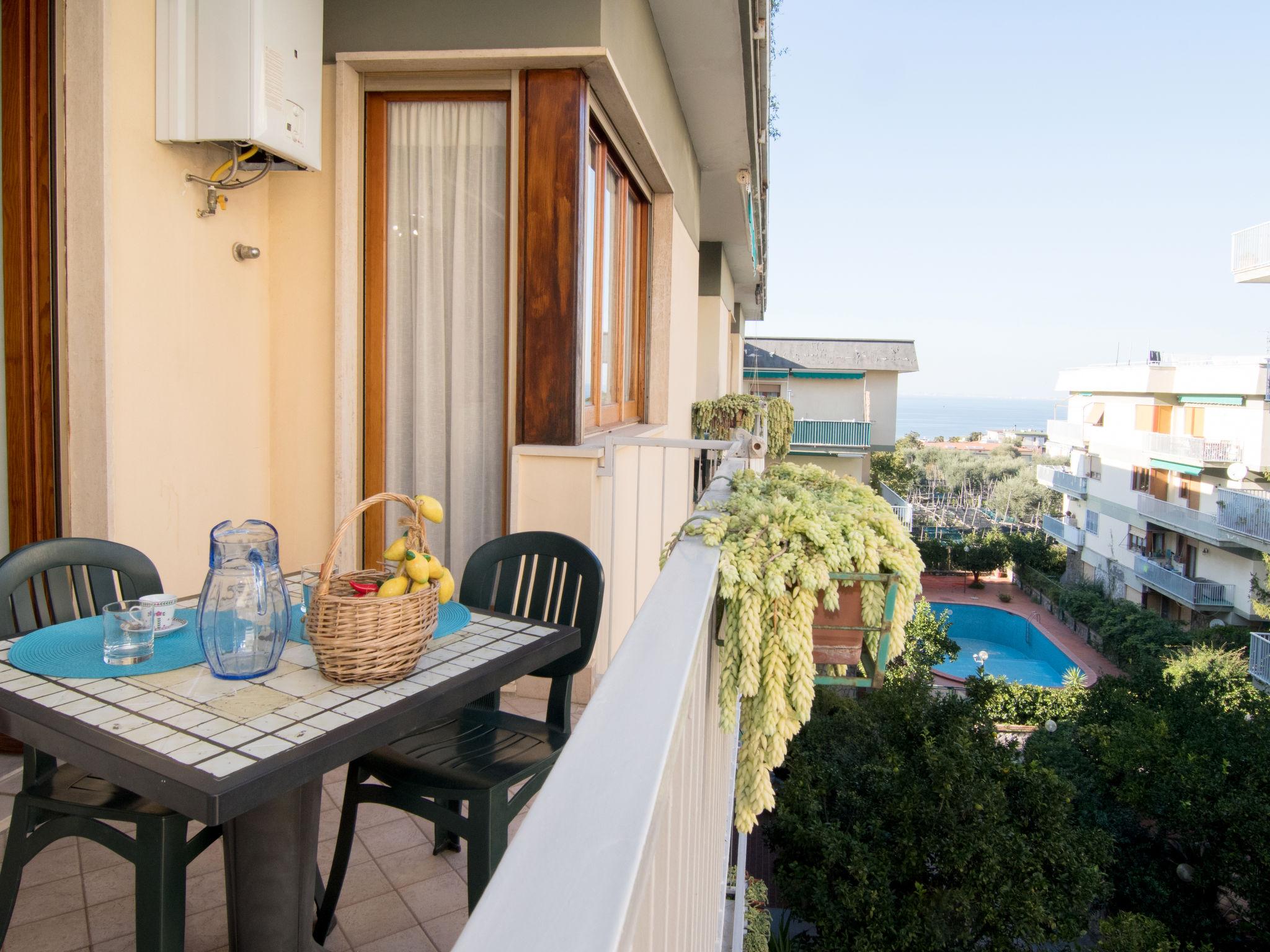 Foto 4 - Apartamento de 2 quartos em Sorrento com piscina e vistas do mar