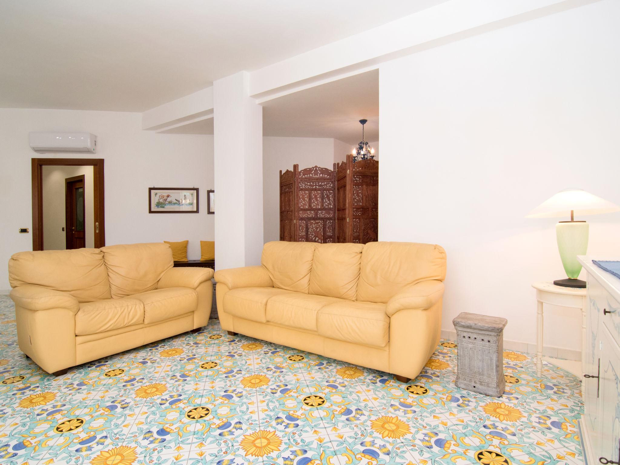 Foto 1 - Apartamento de 2 quartos em Sorrento com piscina e vistas do mar