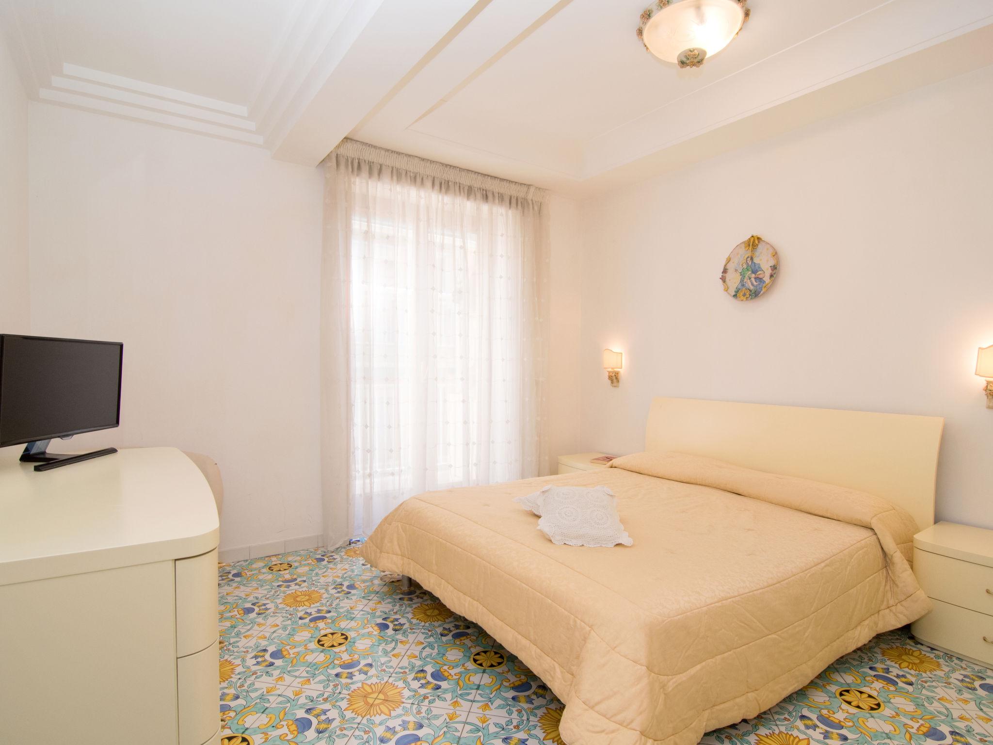 Foto 5 - Appartamento con 2 camere da letto a Sorrento con piscina e vista mare