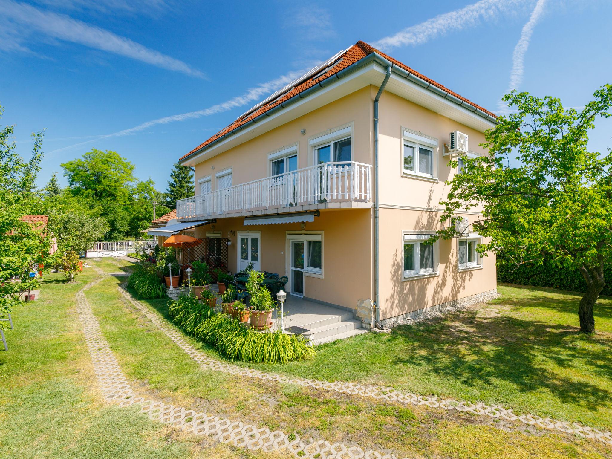 Foto 18 - Appartamento con 3 camere da letto a Zamárdi con piscina e giardino