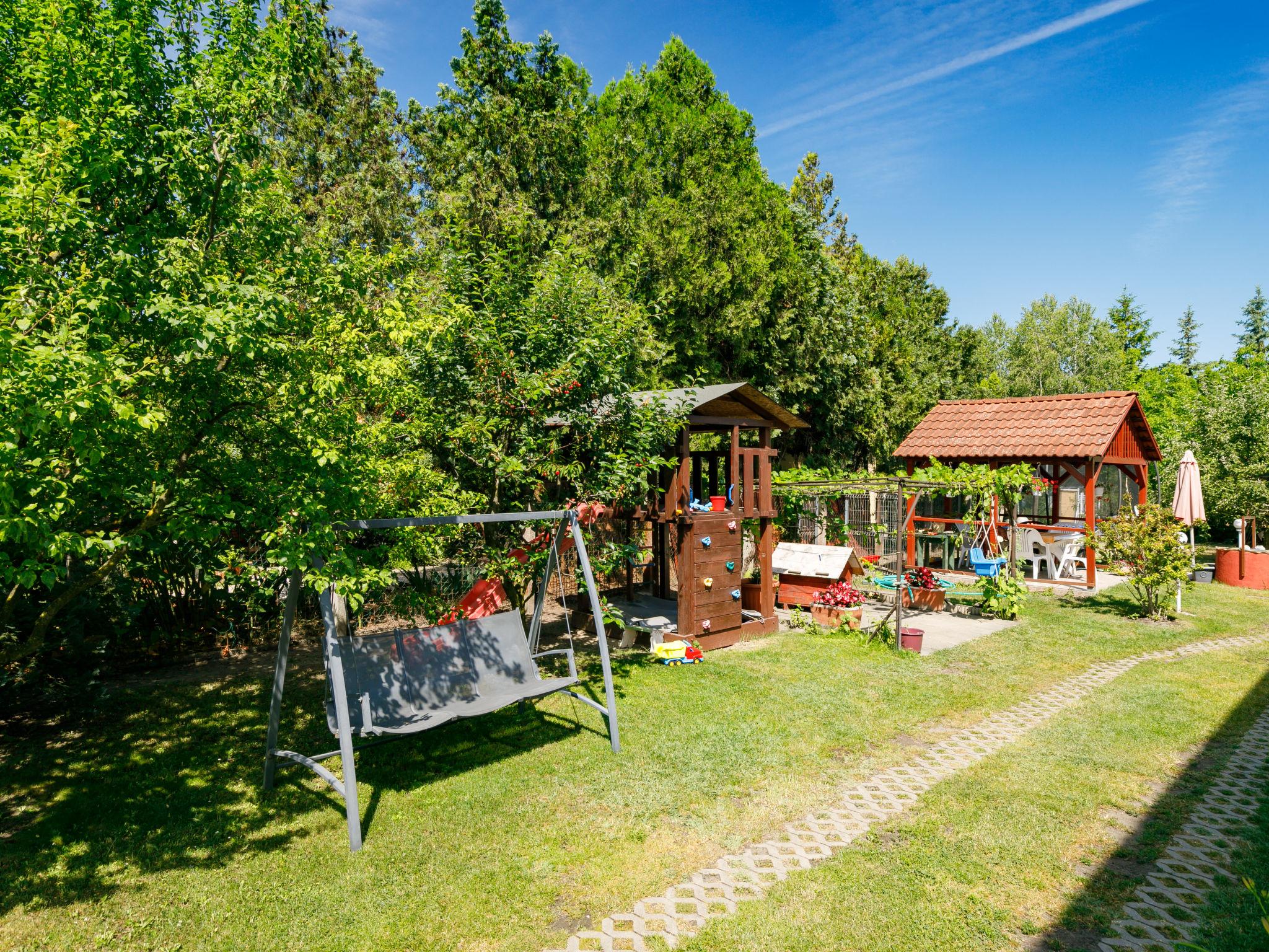 Foto 11 - Apartamento de 2 quartos em Zamárdi com piscina e jardim