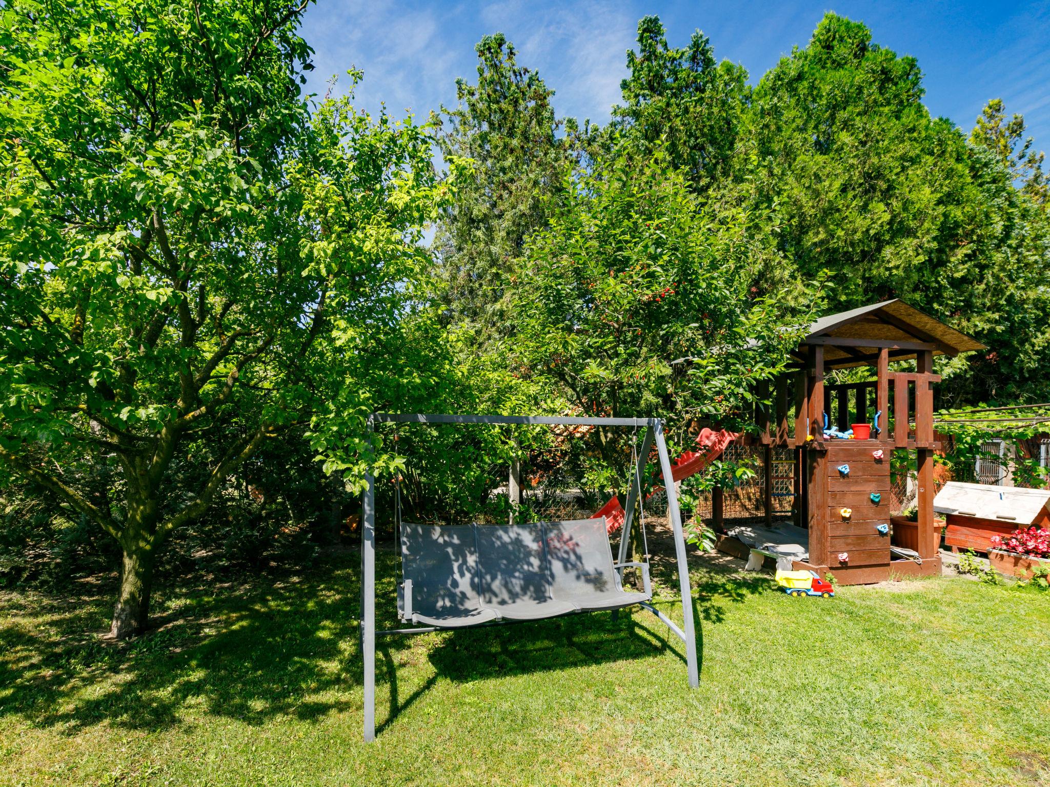 Foto 10 - Apartamento de 2 quartos em Zamárdi com piscina e jardim