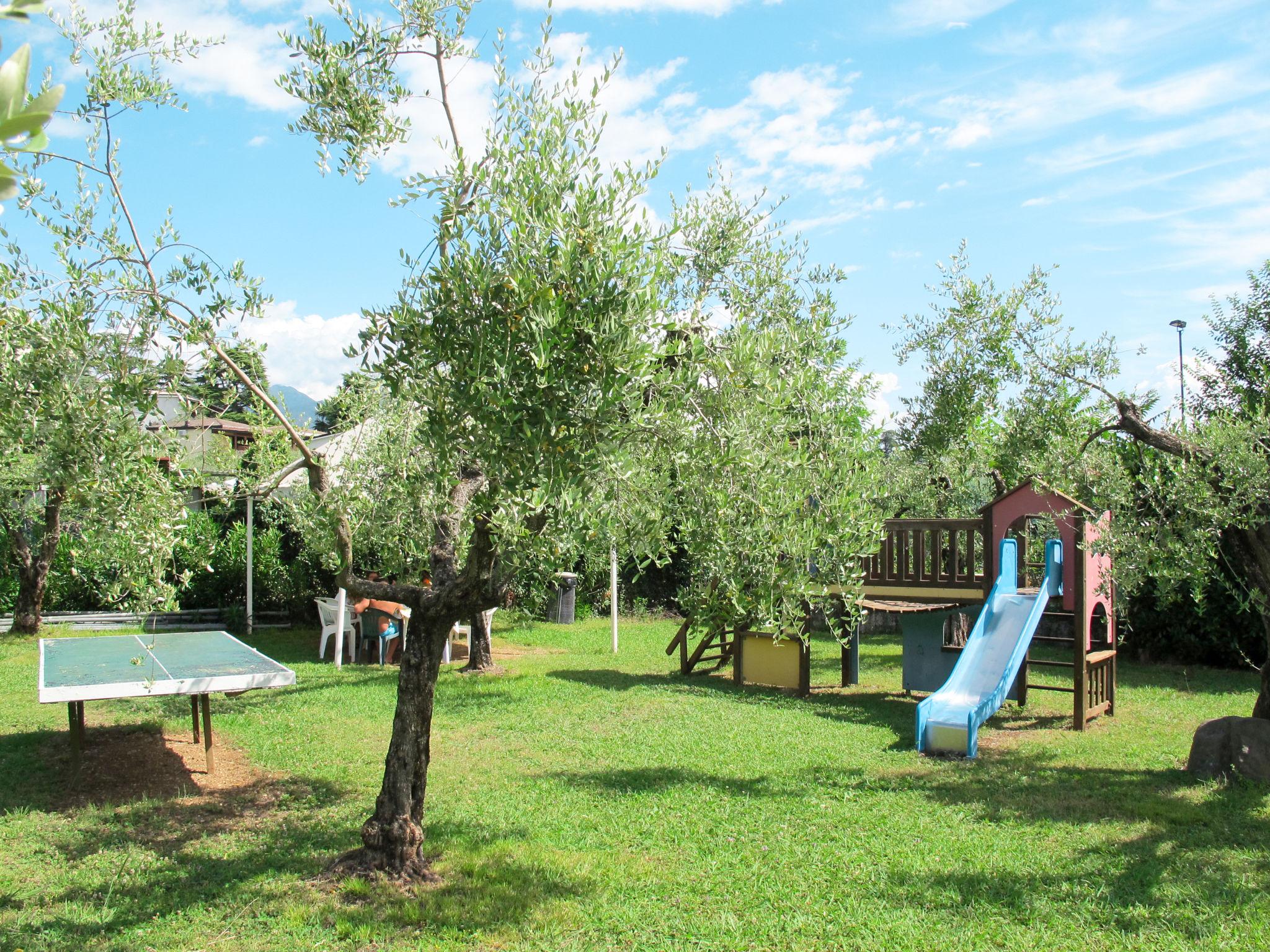 Photo 14 - Appartement de 2 chambres à Manerba del Garda avec piscine et vues sur la montagne