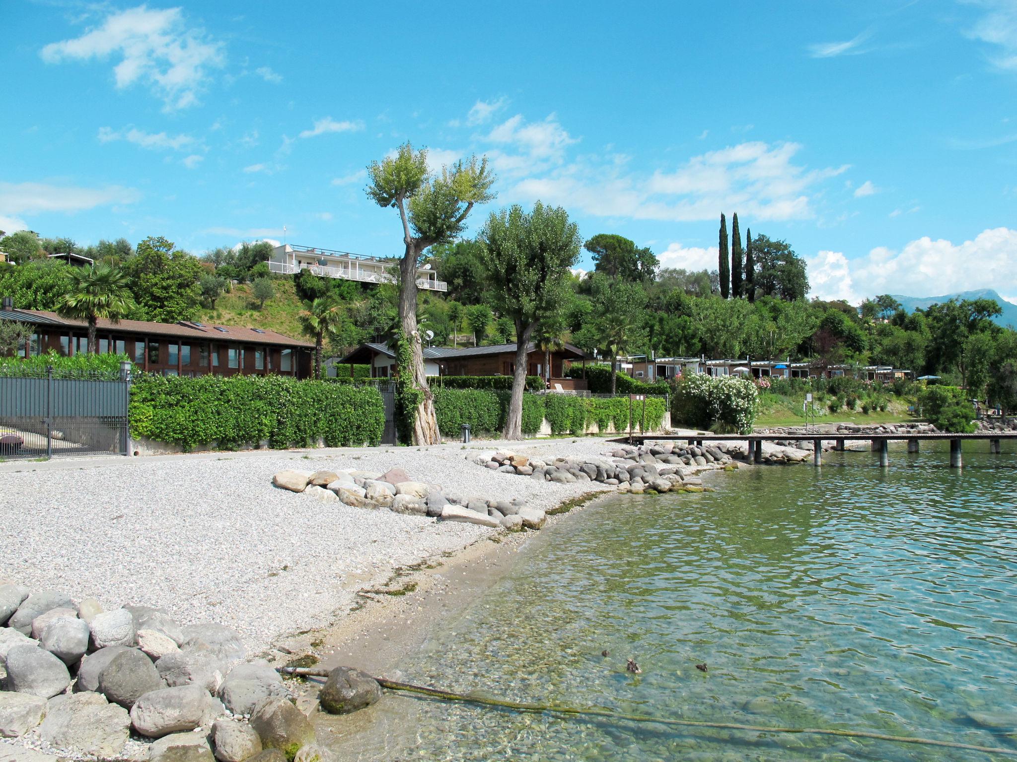 Foto 5 - Apartment mit 2 Schlafzimmern in Manerba del Garda mit schwimmbad und blick auf die berge