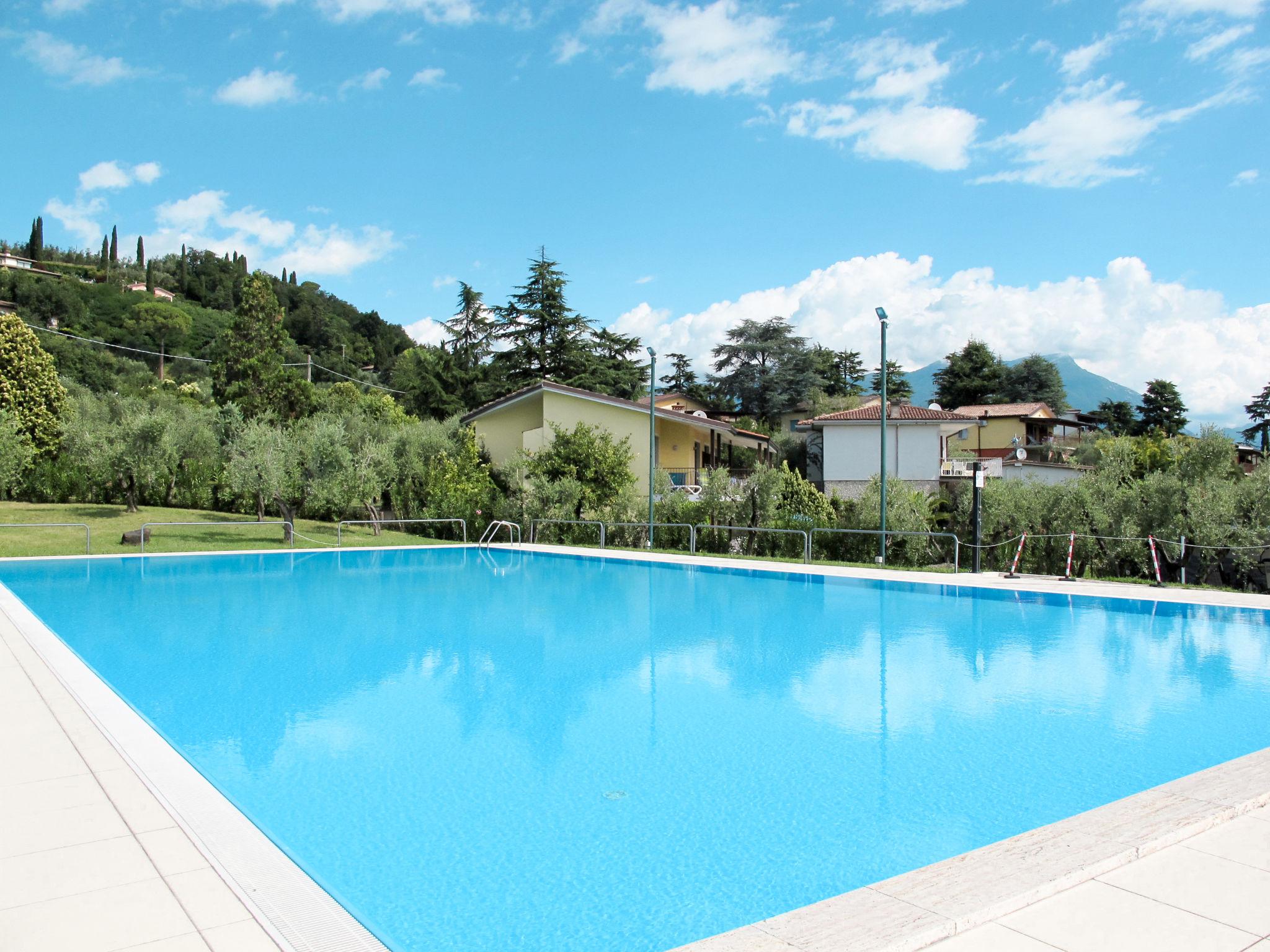 Foto 13 - Apartamento de 1 habitación en Manerba del Garda con piscina y vistas a la montaña