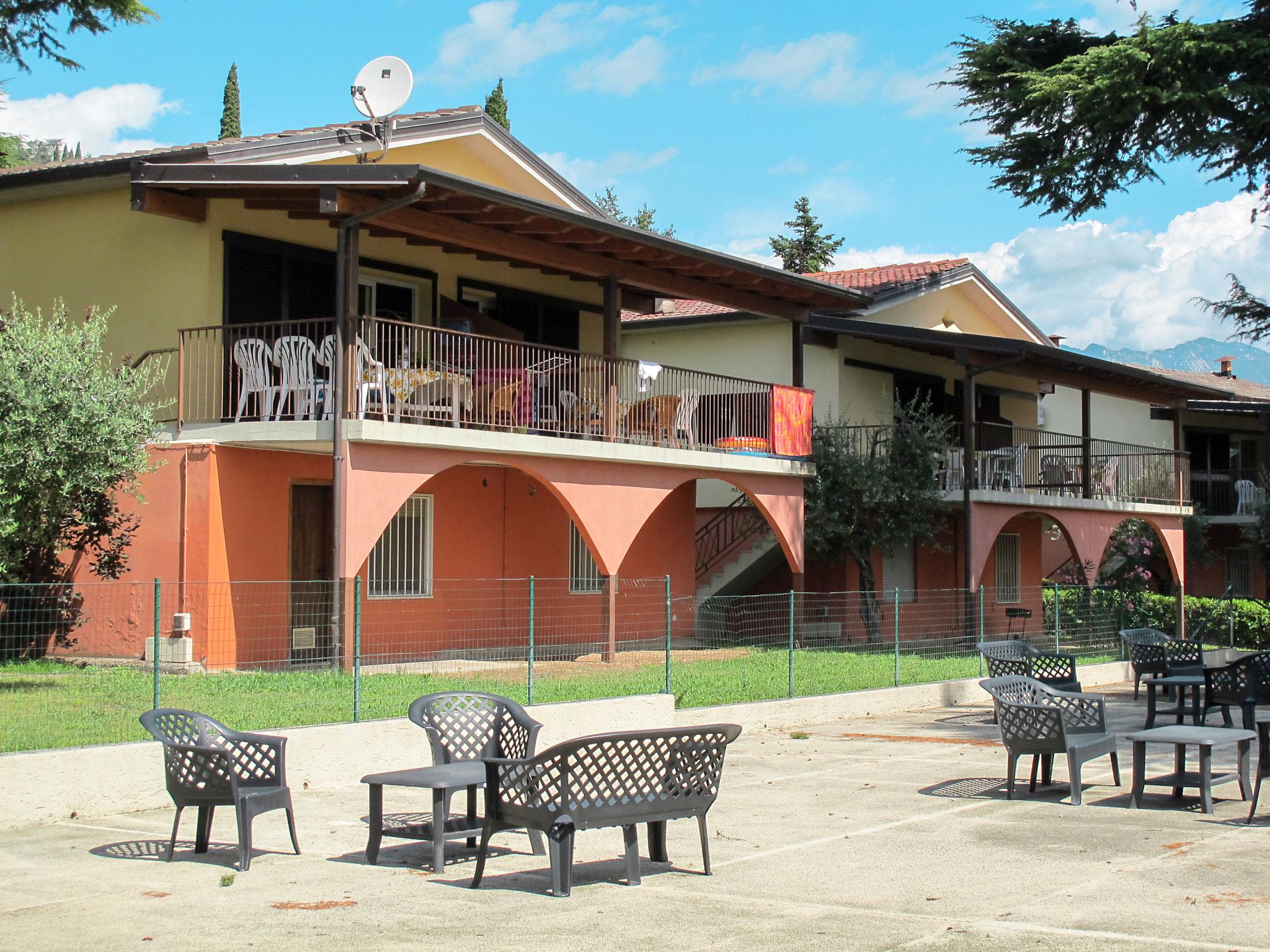 Photo 33 - Maison de 1 chambre à Manerba del Garda avec piscine et vues sur la montagne