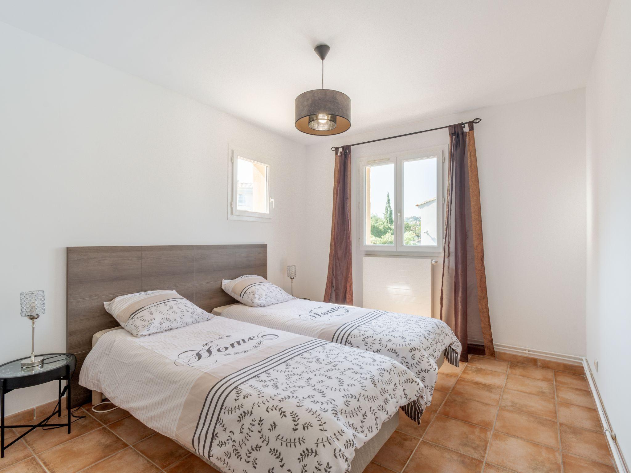 Foto 10 - Casa con 3 camere da letto a Fréjus con piscina privata e vista mare