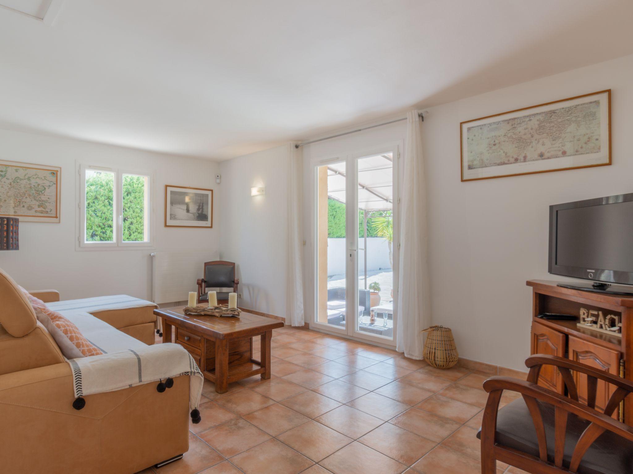 Foto 6 - Casa con 3 camere da letto a Fréjus con piscina privata e vista mare