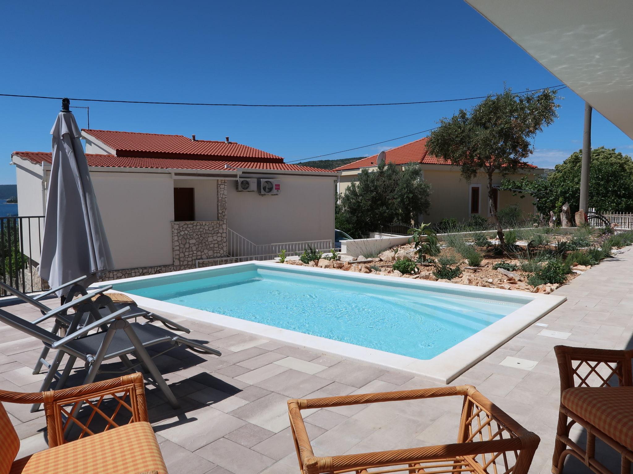 Foto 1 - Apartamento de 2 quartos em Seget com piscina e terraço