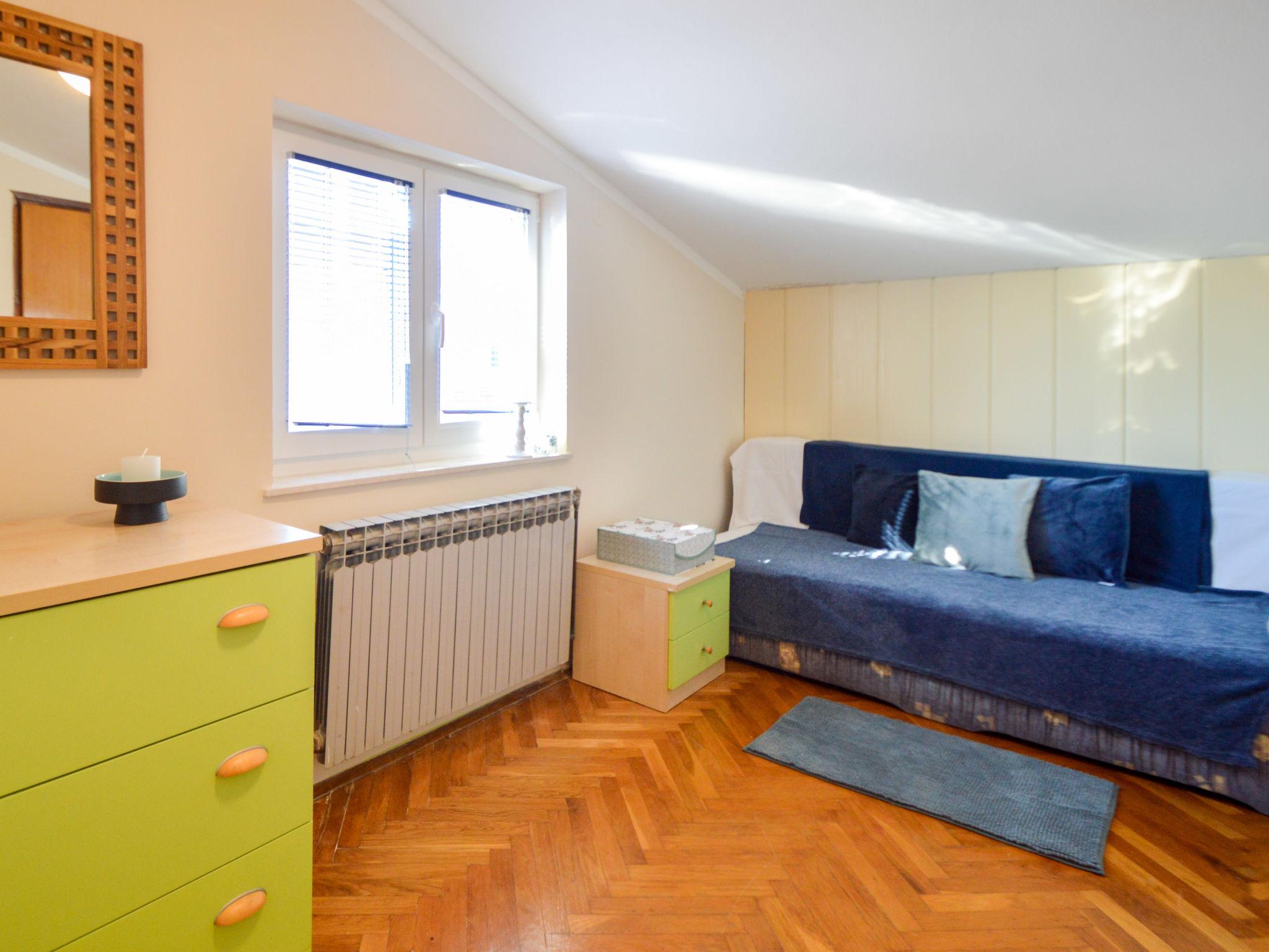 Foto 13 - Apartment mit 3 Schlafzimmern in Tribunj mit terrasse