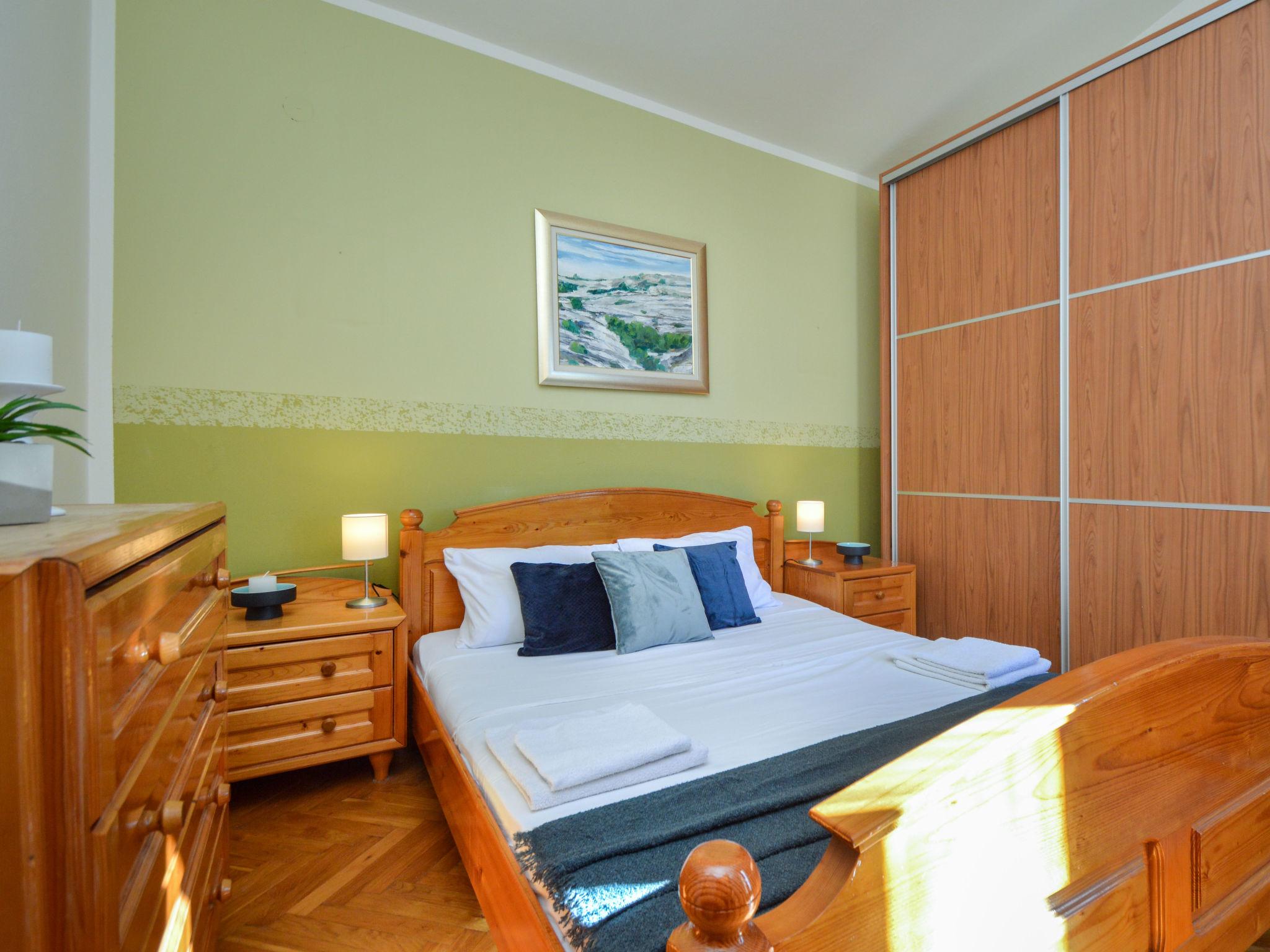 Foto 11 - Apartment mit 3 Schlafzimmern in Tribunj mit terrasse