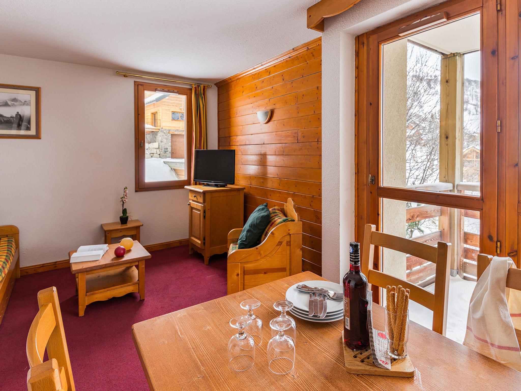 Foto 7 - Apartment mit 1 Schlafzimmer in Valloire mit schwimmbad und terrasse