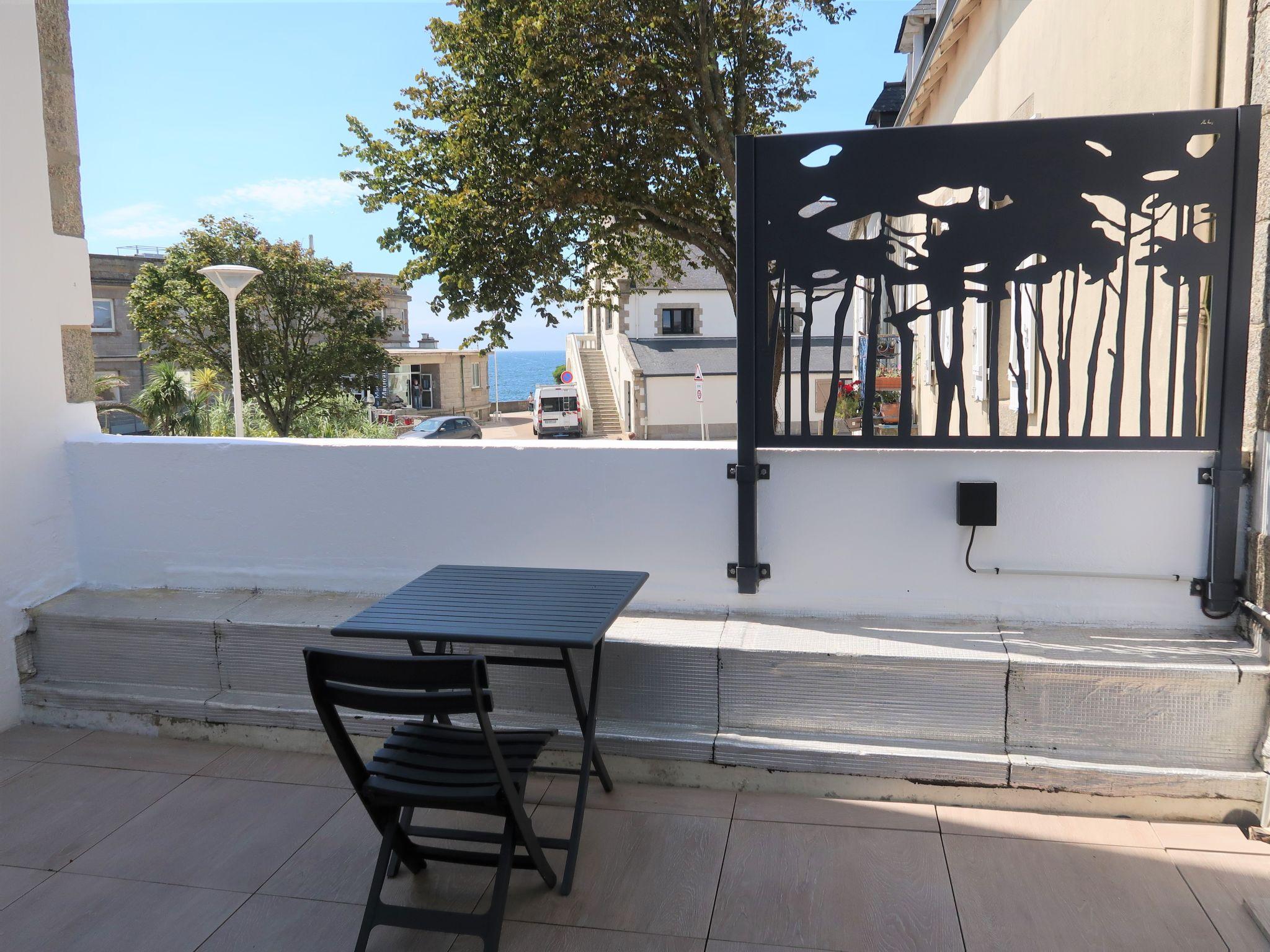 Photo 3 - 2 bedroom Apartment in Concarneau with garden and terrace