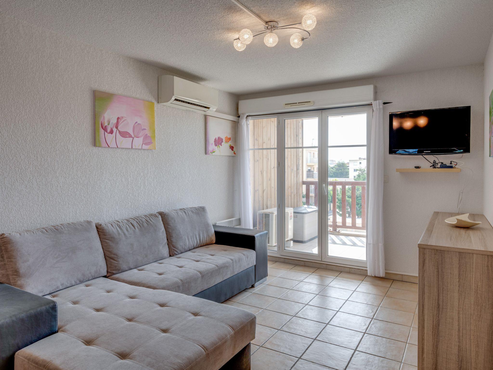 Foto 3 - Appartamento con 2 camere da letto a Narbonne con piscina e vista mare