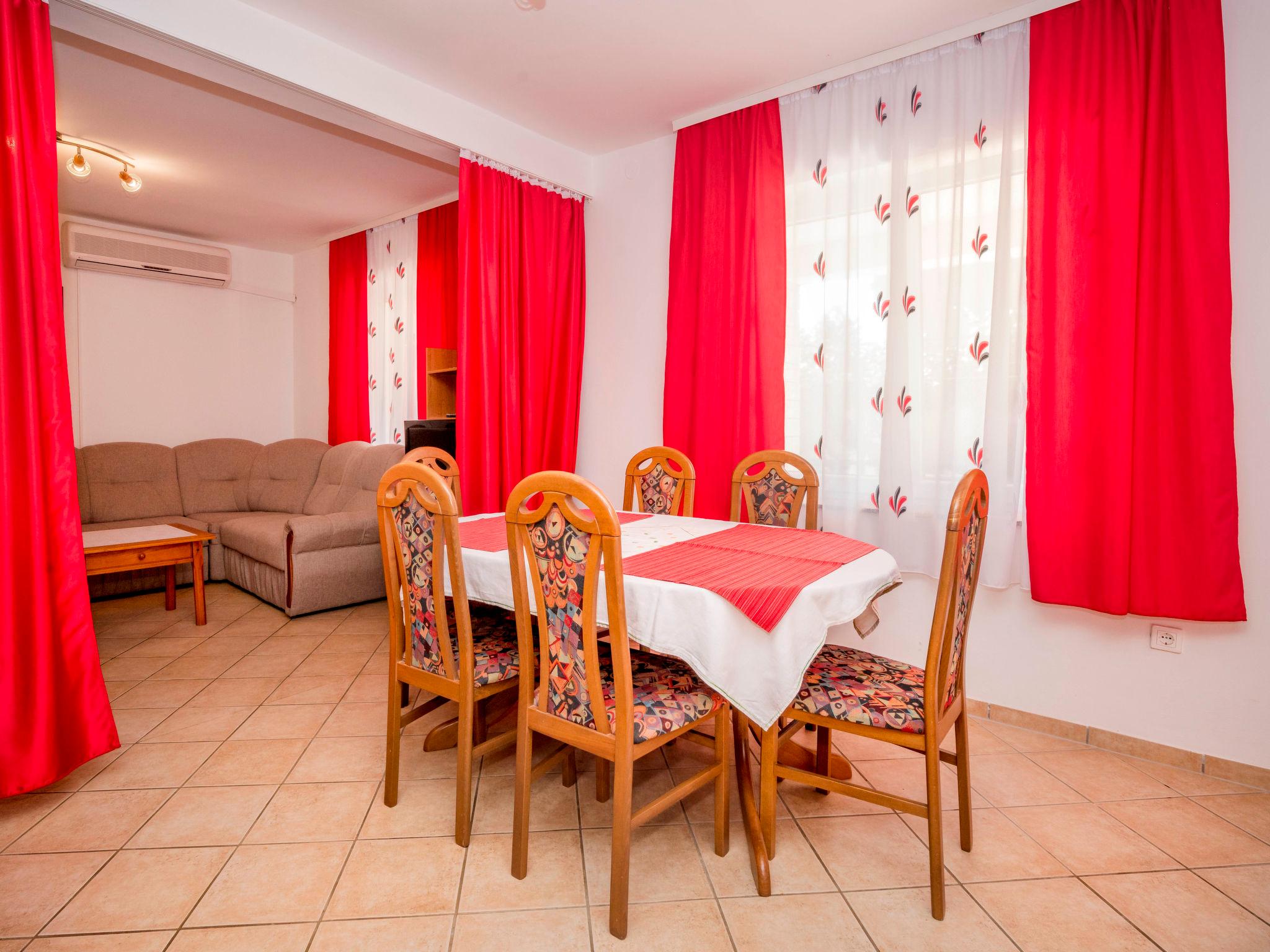 Photo 4 - 1 bedroom Apartment in Medulin with swimming pool and garden