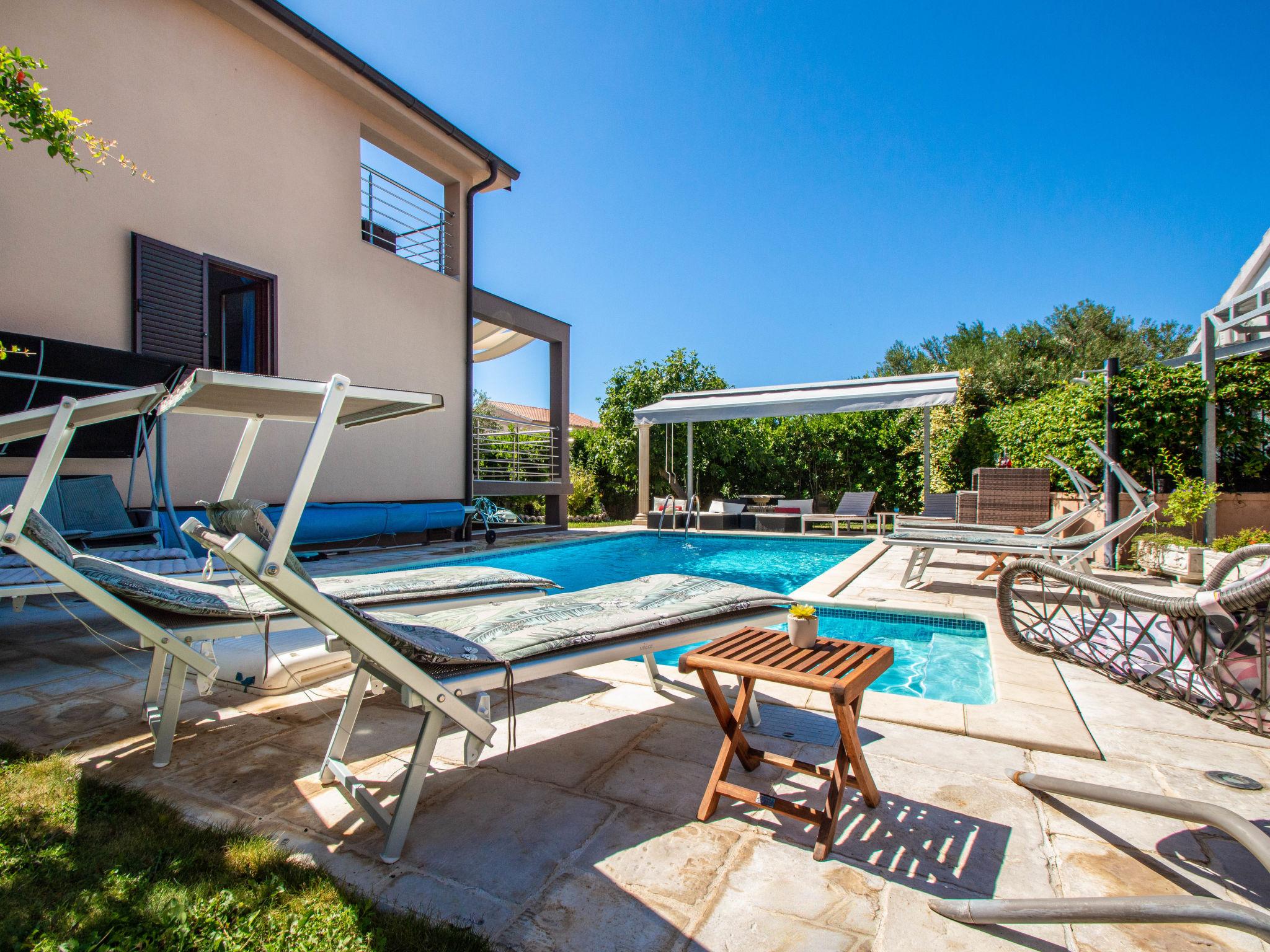 Photo 2 - Appartement de 2 chambres à Tribunj avec piscine et jardin