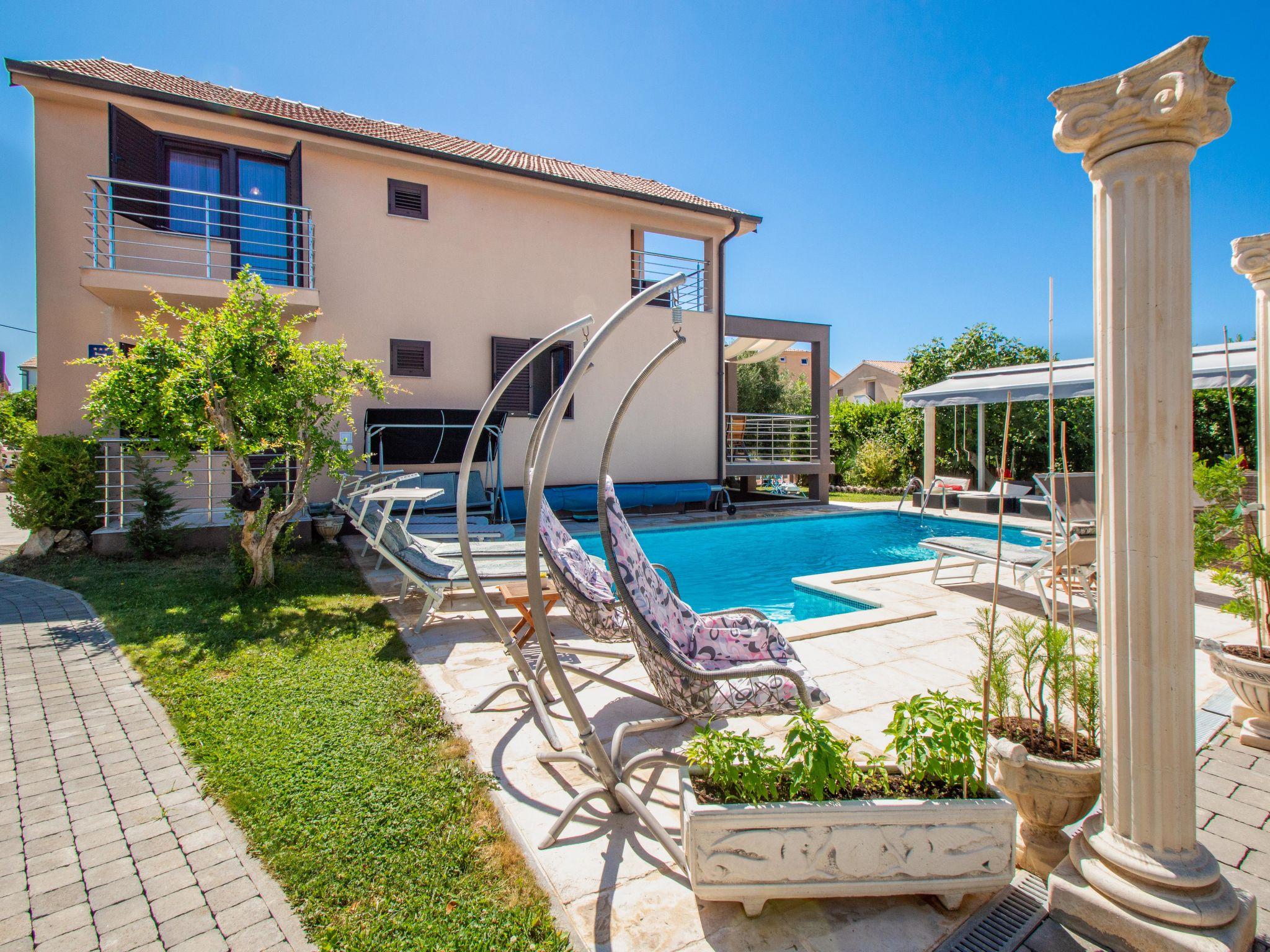 Foto 15 - Casa de 5 quartos em Tribunj com piscina e terraço