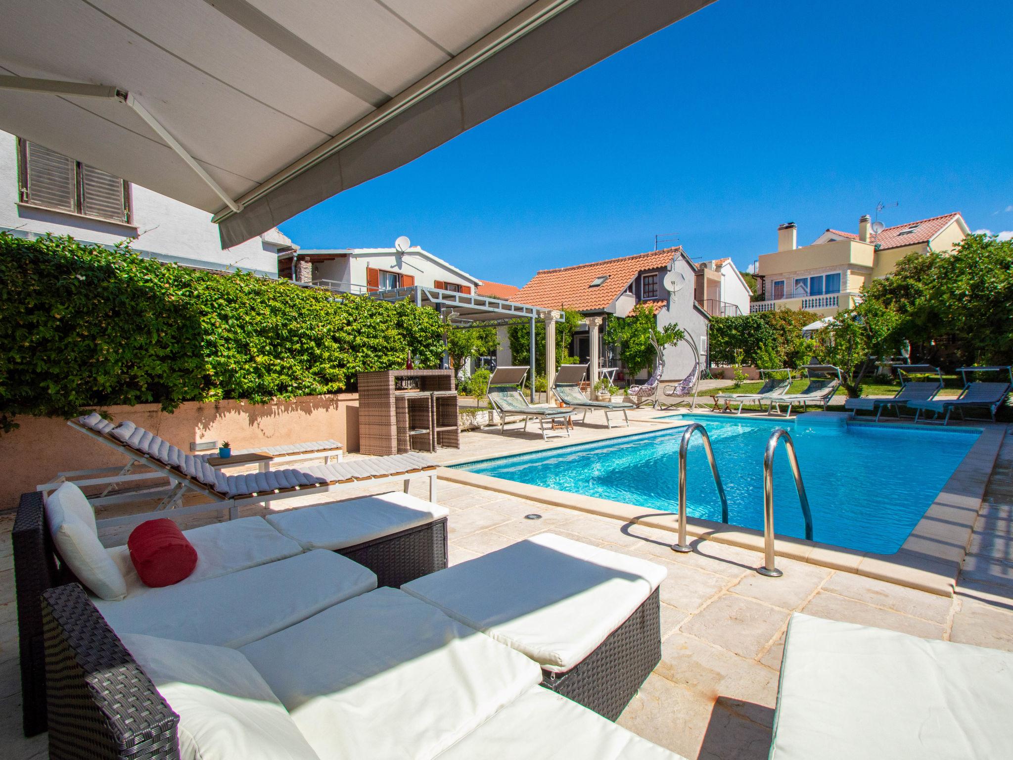 Photo 4 - Maison de 5 chambres à Tribunj avec piscine et jardin