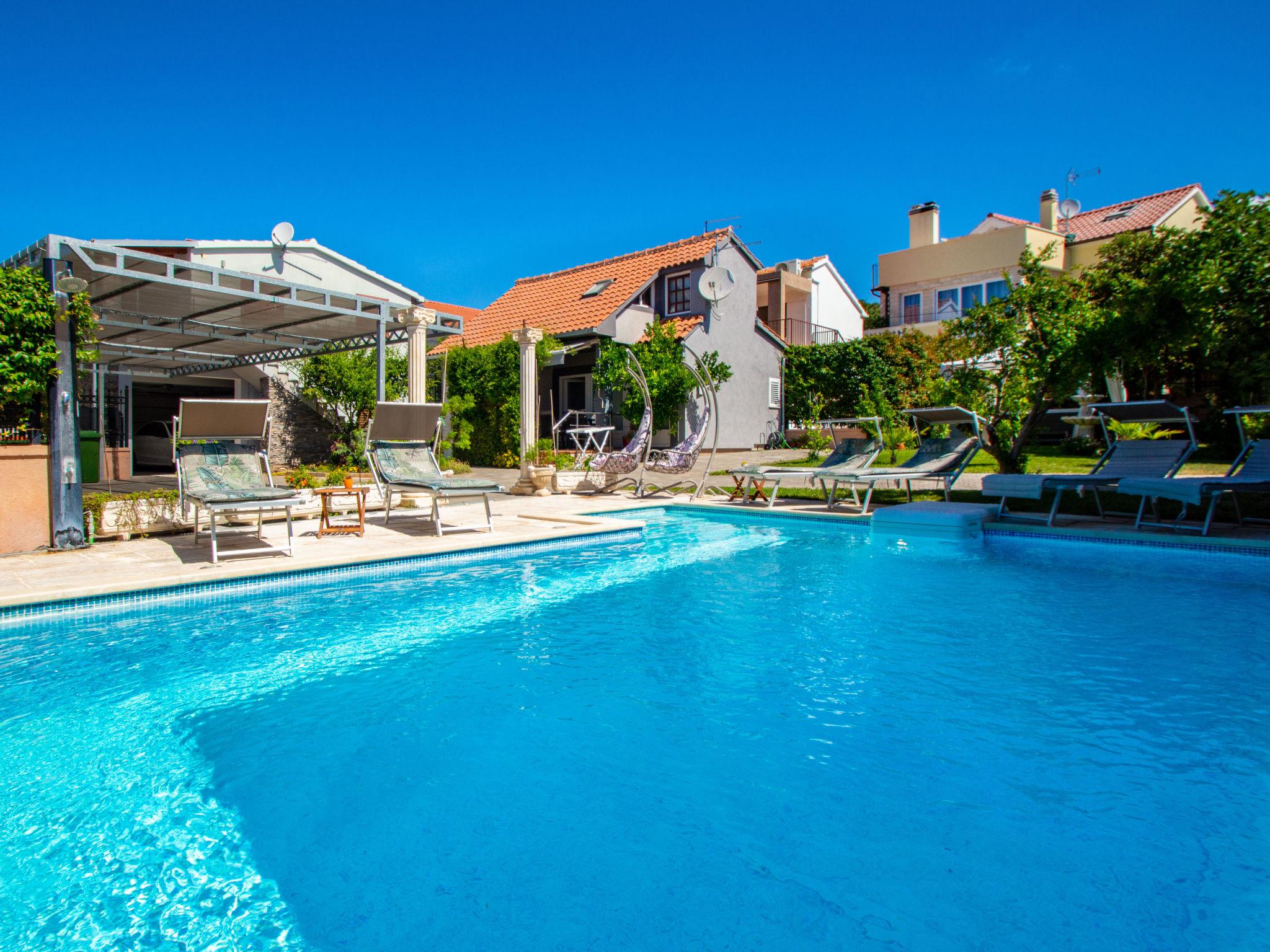 Foto 16 - Casa de 3 habitaciones en Tribunj con piscina y terraza