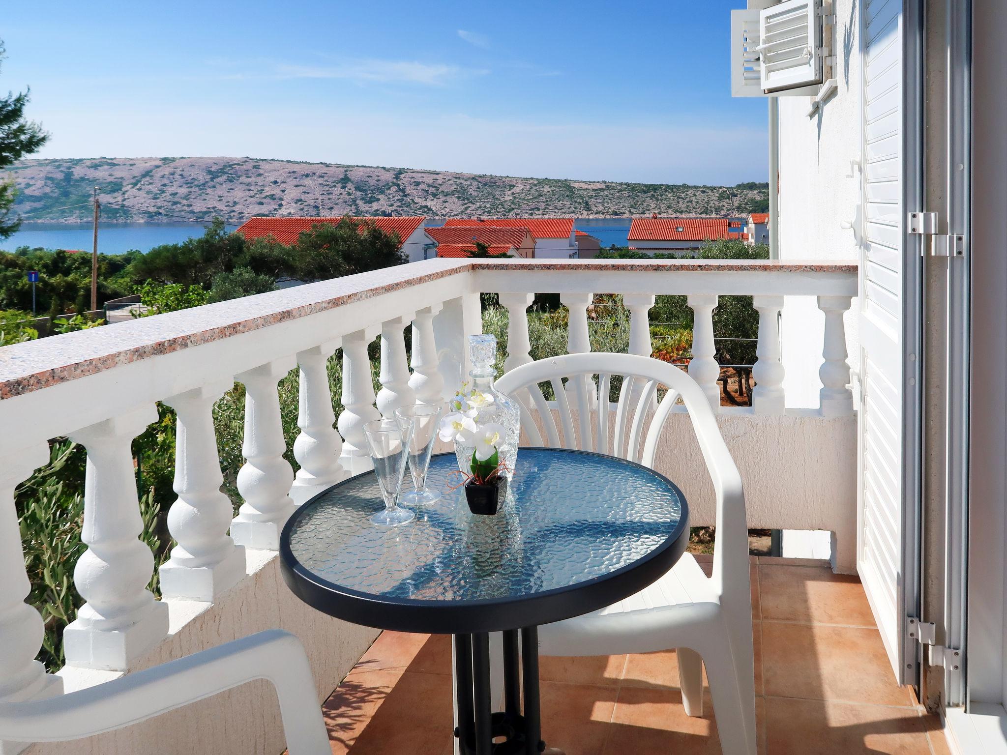 Photo 13 - 3 bedroom Apartment in Rab with garden and sea view
