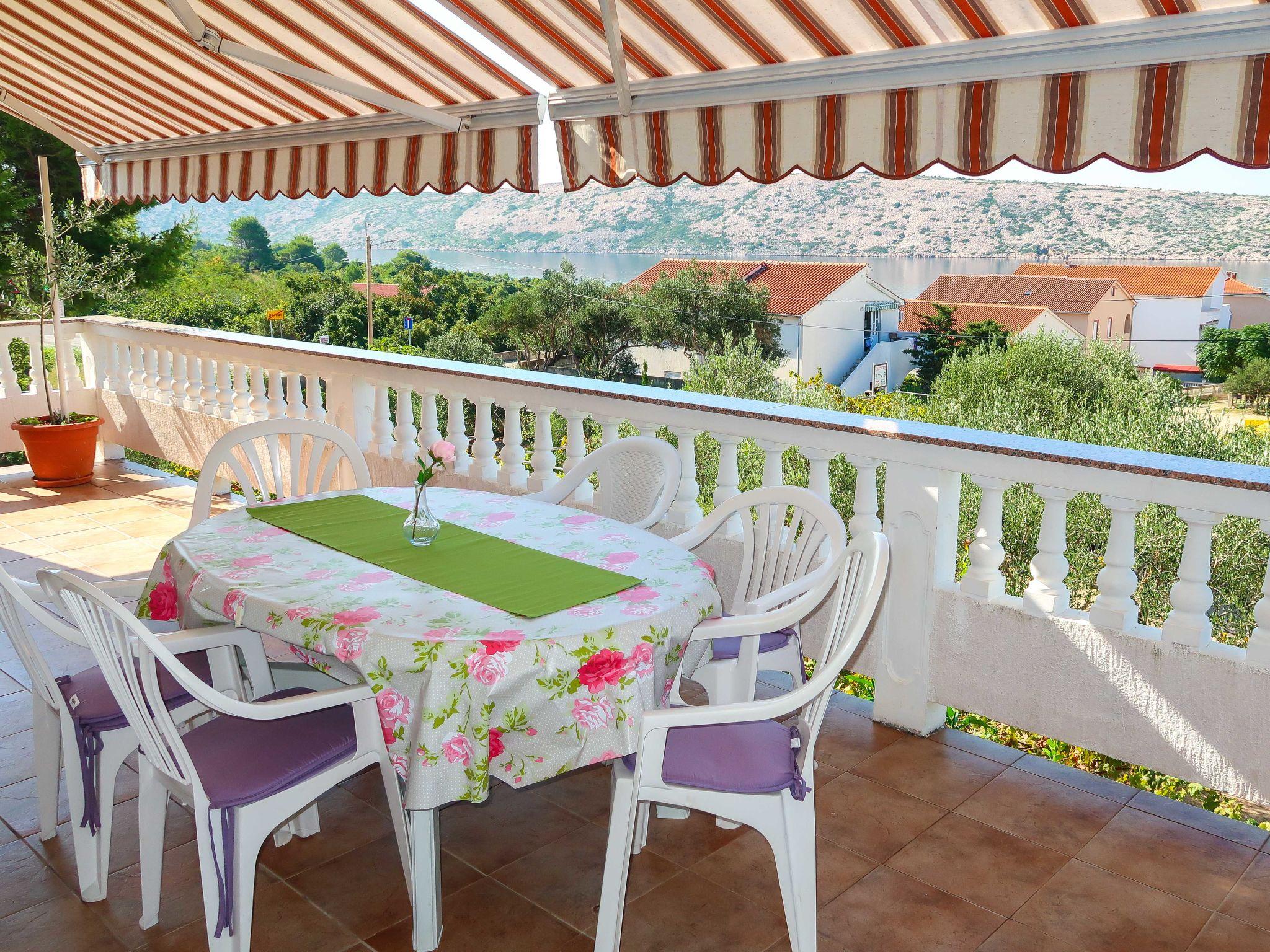 Photo 3 - 3 bedroom Apartment in Rab with garden and sea view