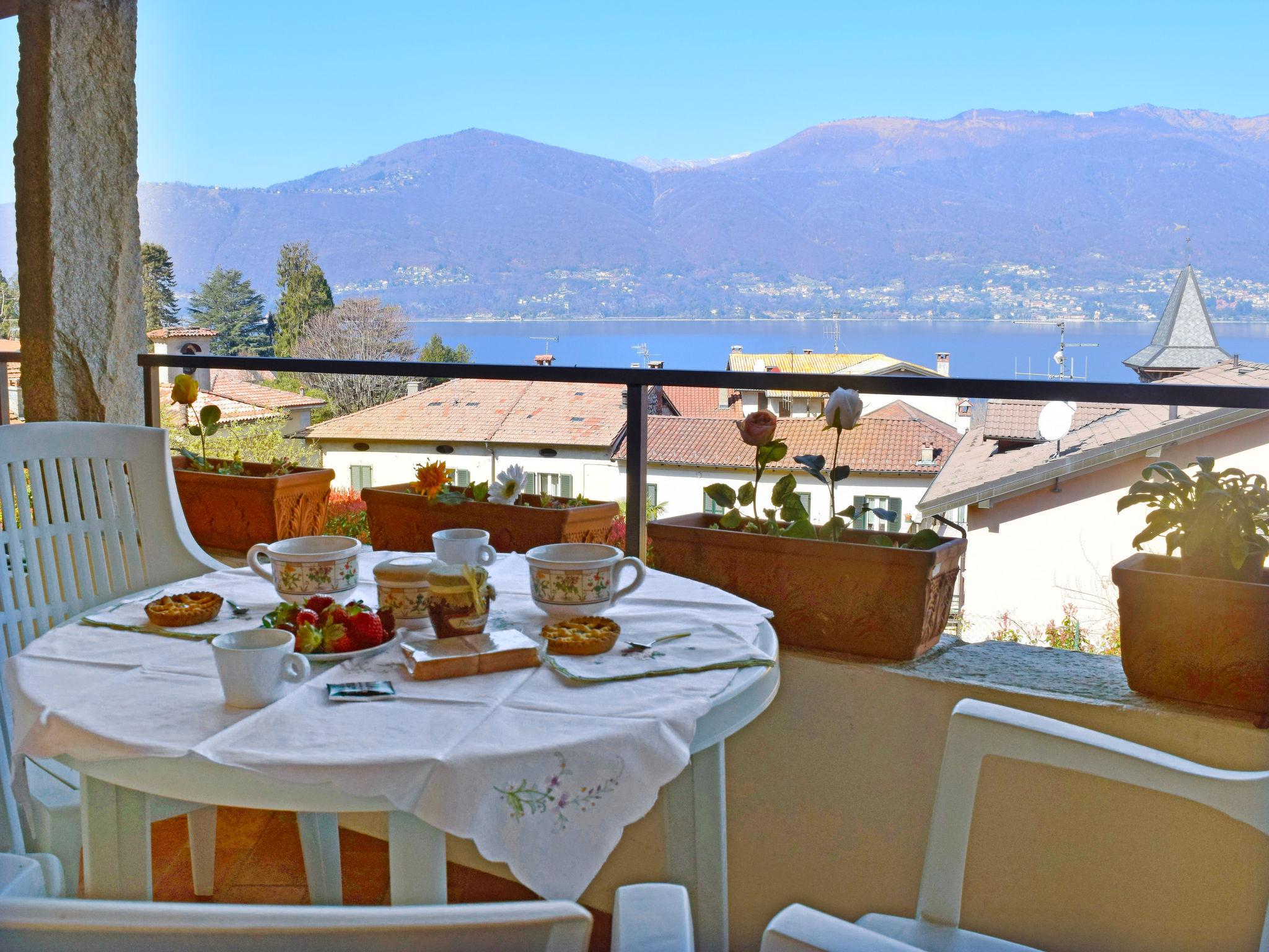 Photo 5 - Maison de 1 chambre à Porto Valtravaglia avec terrasse et vues sur la montagne
