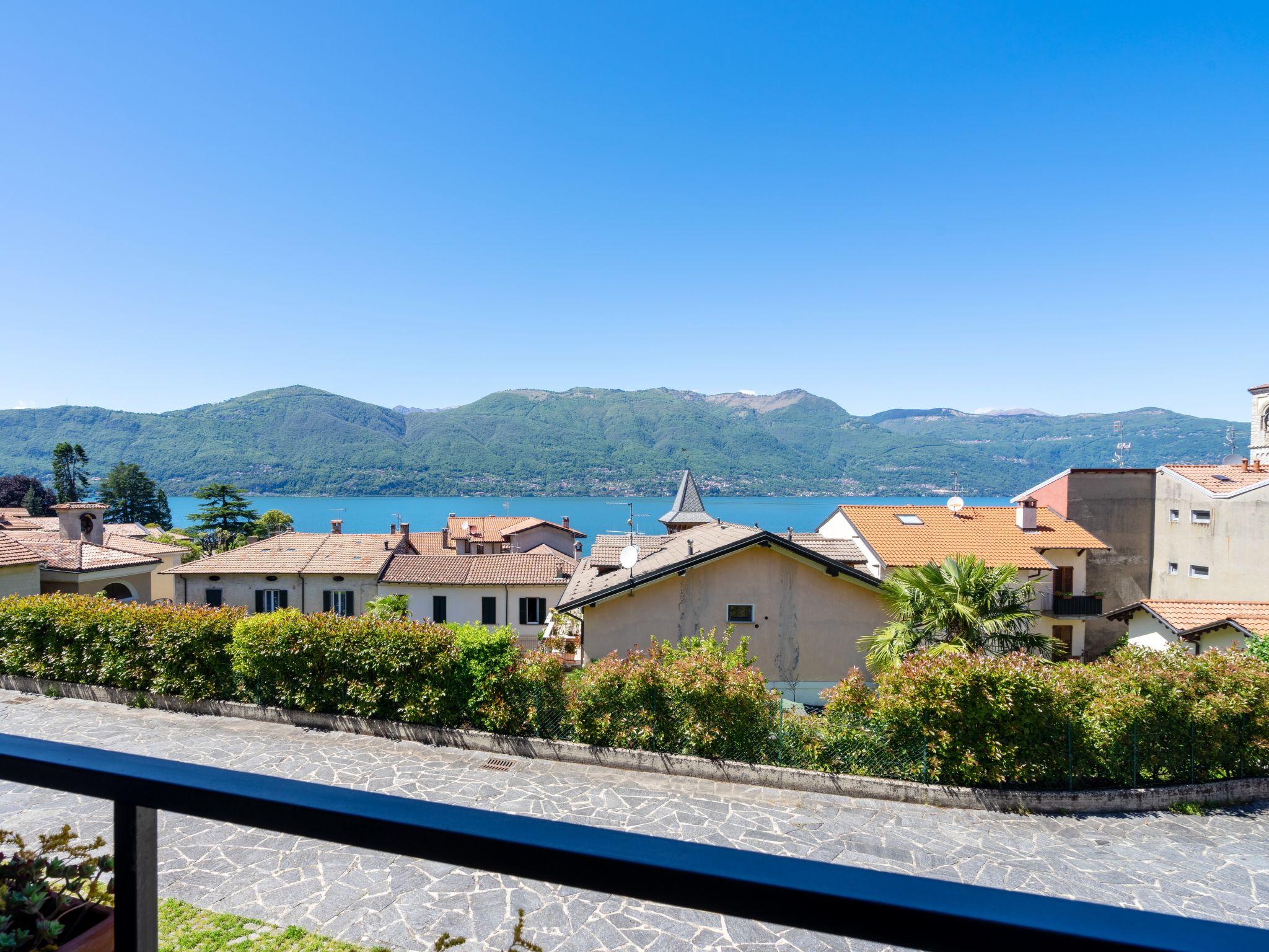 Foto 14 - Casa de 1 habitación en Porto Valtravaglia con terraza y vistas a la montaña