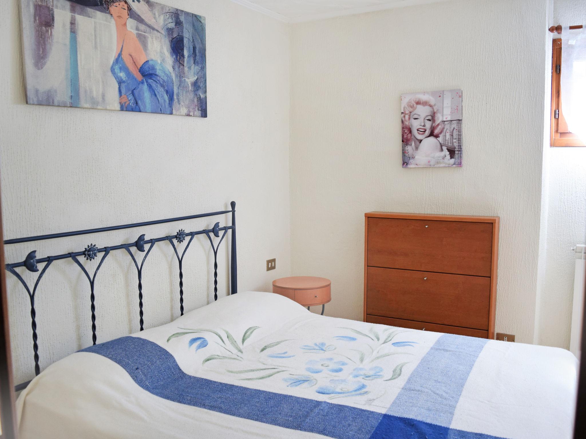 Foto 9 - Casa con 1 camera da letto a Porto Valtravaglia con terrazza e vista sulle montagne