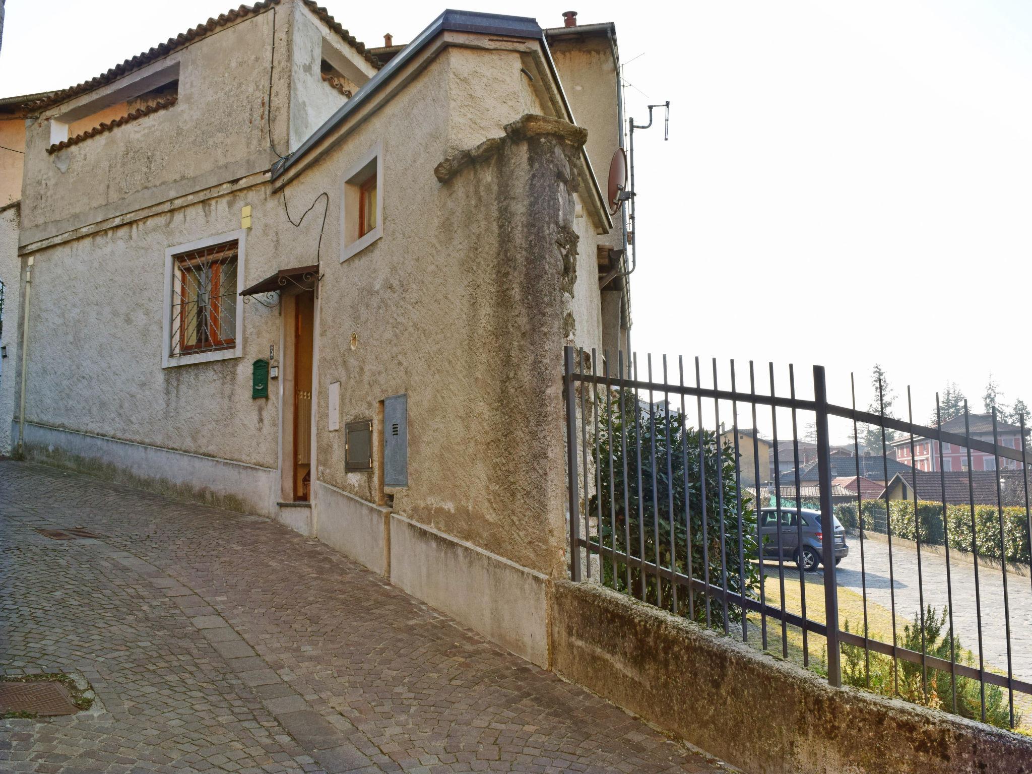 Foto 18 - Casa con 1 camera da letto a Porto Valtravaglia con terrazza e vista sulle montagne